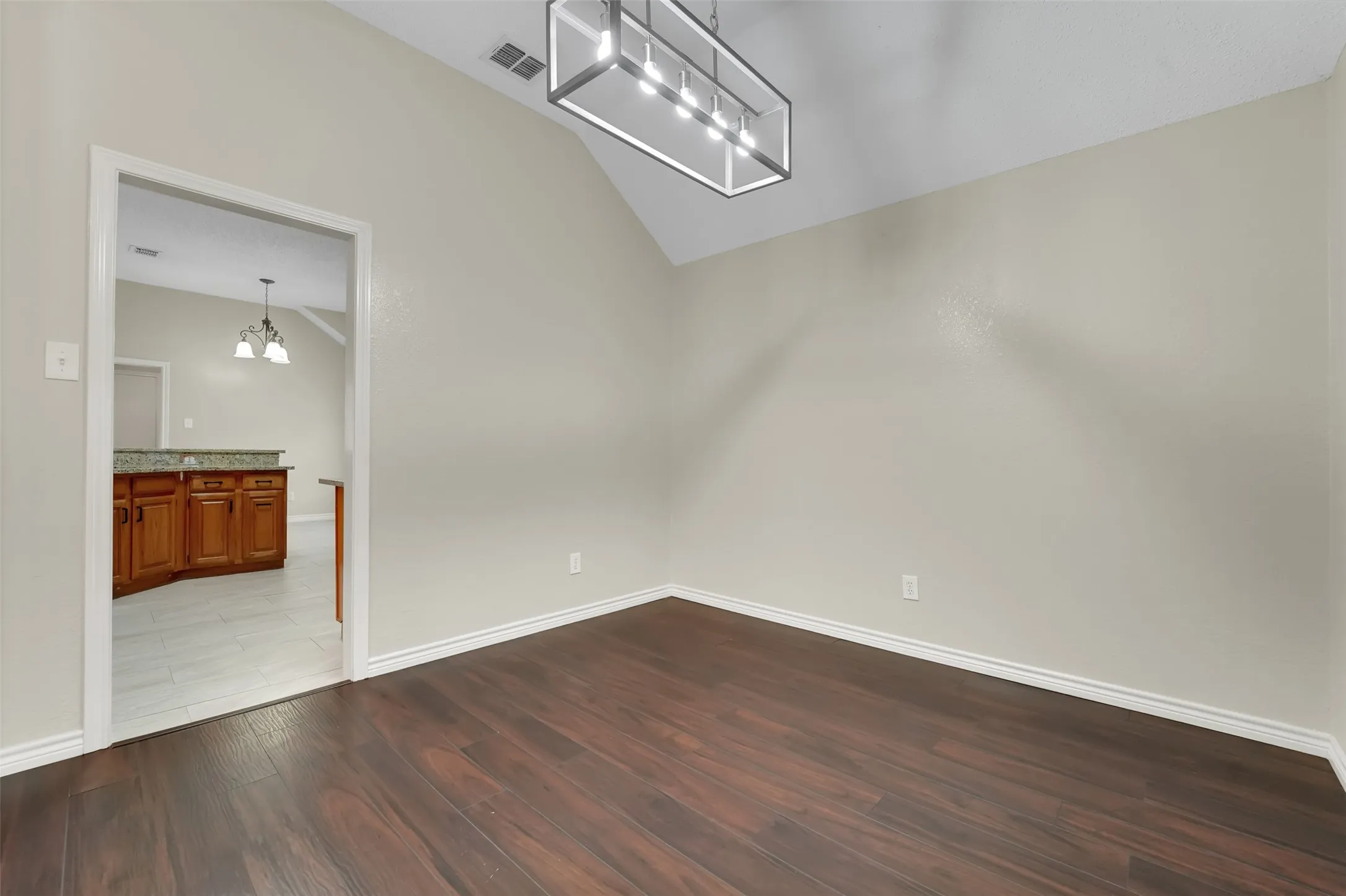 Single Family Residence For Sale in Dallas County , 4001 Arrowcrest Lane, Garland, Texas 75044, 3 Bedroom, 2 Bathroom, 2 Garage spaces, 1,556 Sqft, built in 1992, mls#21356397, Real Estate Agent in Garland, Homes For Sale in Dallas county, Homes For Sale in Garland, Realtor in Garland Texas, Real Estate Brokerage Independent Realty Texas, Luminita Cordes Realtor