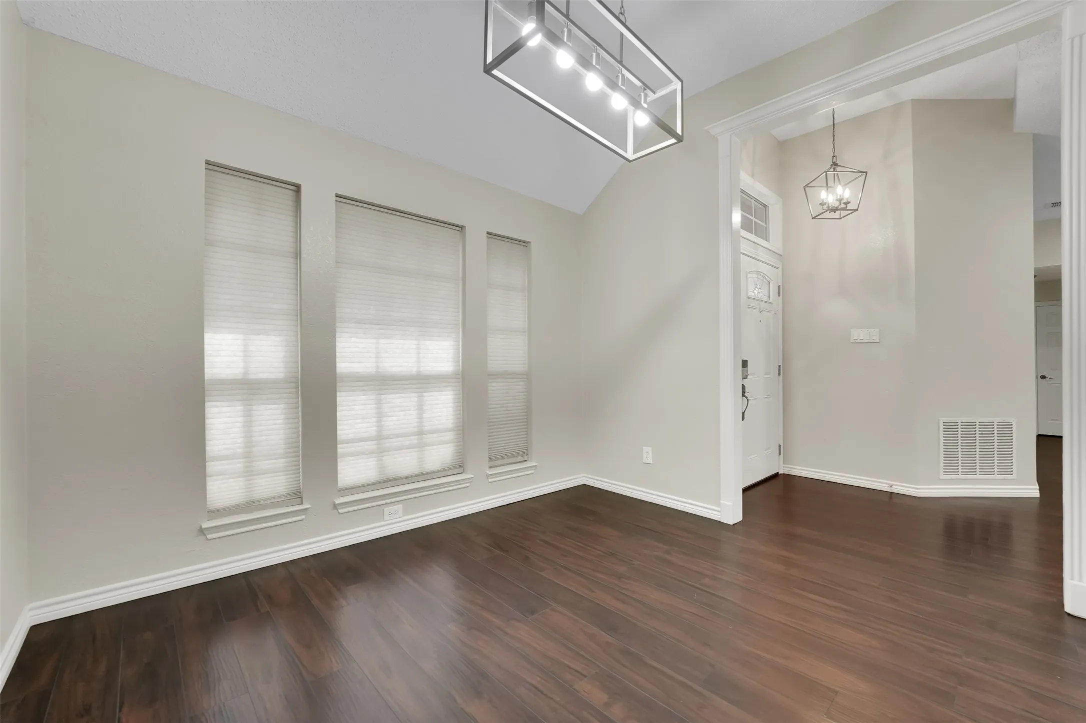 Single Family Residence For Sale in Dallas County , 4001 Arrowcrest Lane, Garland, Texas 75044, 3 Bedroom, 2 Bathroom, 2 Garage spaces, 1,556 Sqft, built in 1992, mls#21356397, Real Estate Agent in Garland, Homes For Sale in Dallas county, Homes For Sale in Garland, Realtor in Garland Texas, Real Estate Brokerage Independent Realty Texas, Luminita Cordes Realtor