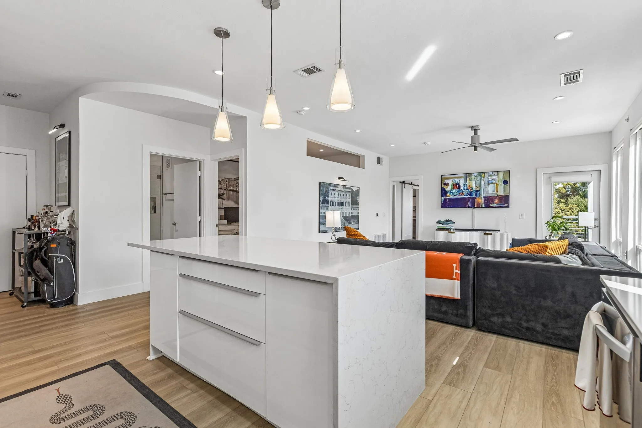 Condominium For Sale in Dallas County , 4107 Bowser Avenue 102, Dallas, Texas 75219, 2 Bedroom, 2 Bathroom, 2 Garage spaces, 1,314 Sqft, built in 2008, mls#21355356, Real Estate Agent in Dallas, Homes For Sale in Dallas county, Homes For Sale in Dallas, Realtor in Dallas Texas, Real Estate Brokerage Independent Realty Texas, Luminita Cordes Realtor