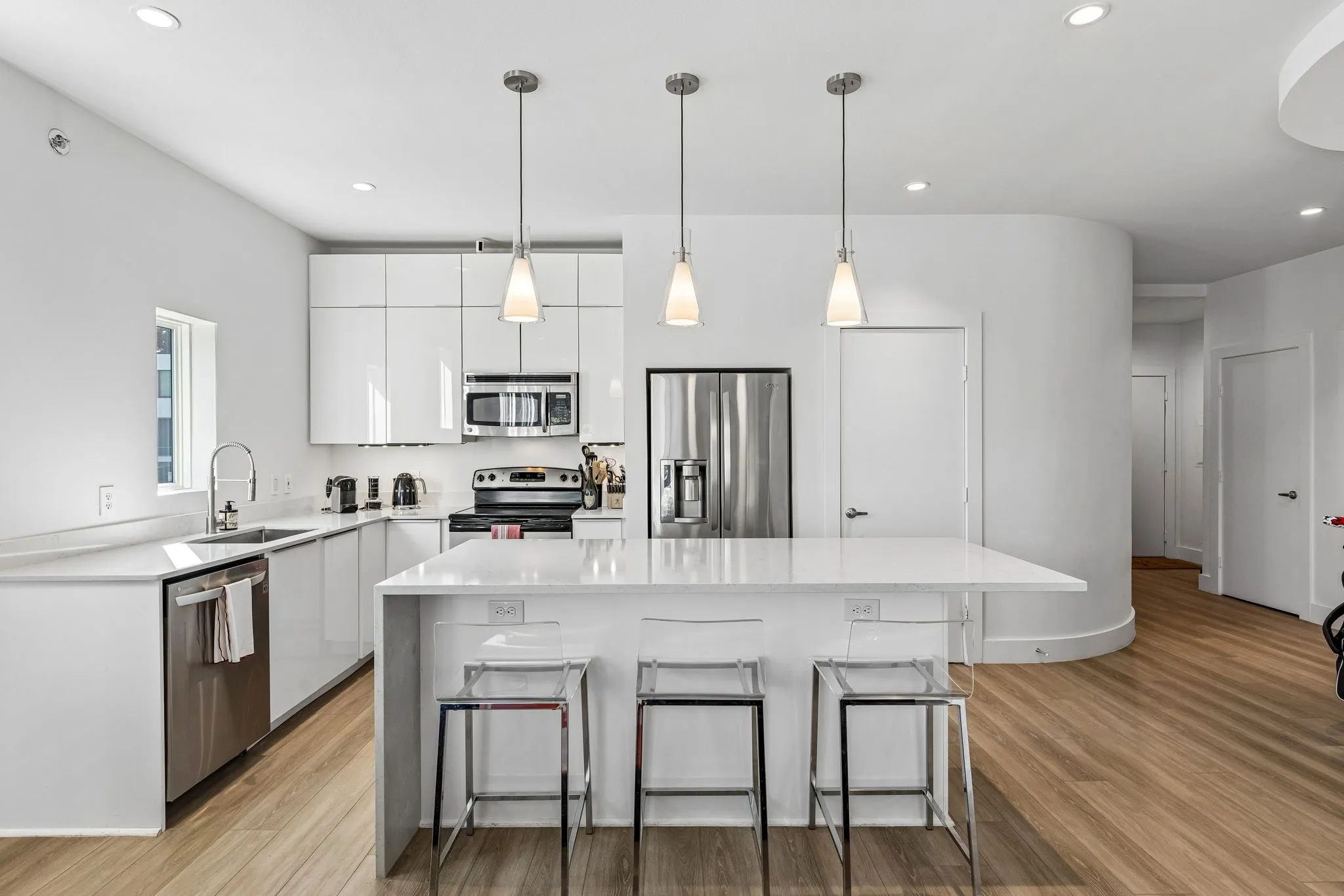 Condominium For Sale in Dallas County , 4107 Bowser Avenue 102, Dallas, Texas 75219, 2 Bedroom, 2 Bathroom, 2 Garage spaces, 1,314 Sqft, built in 2008, mls#21355356, Real Estate Agent in Dallas, Homes For Sale in Dallas county, Homes For Sale in Dallas, Realtor in Dallas Texas, Real Estate Brokerage Independent Realty Texas, Luminita Cordes Realtor