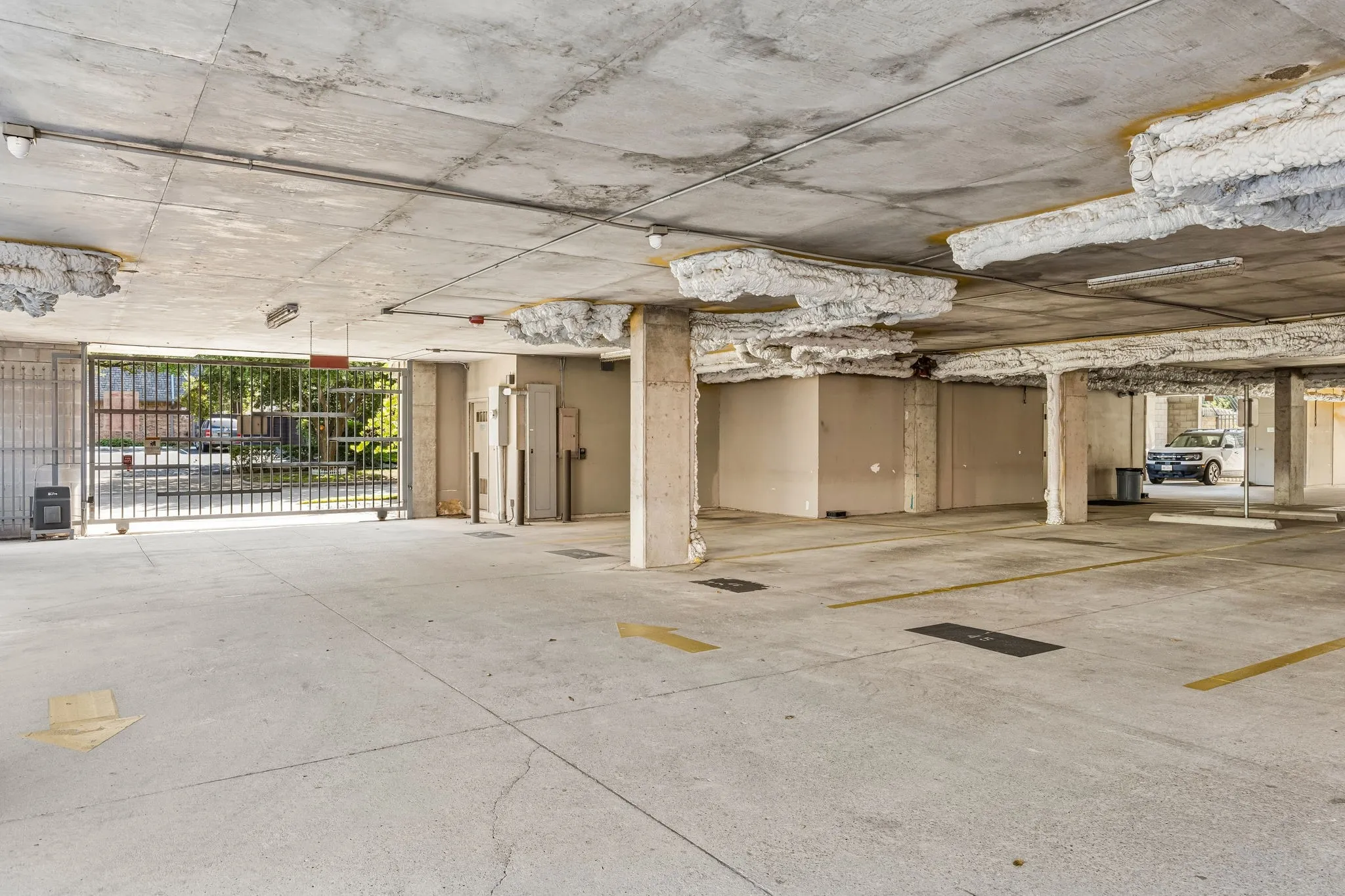 Condominium For Sale in Dallas County , 4107 Bowser Avenue 102, Dallas, Texas 75219, 2 Bedroom, 2 Bathroom, 2 Garage spaces, 1,314 Sqft, built in 2008, mls#21355356, Real Estate Agent in Dallas, Homes For Sale in Dallas county, Homes For Sale in Dallas, Realtor in Dallas Texas, Real Estate Brokerage Independent Realty Texas, Luminita Cordes Realtor