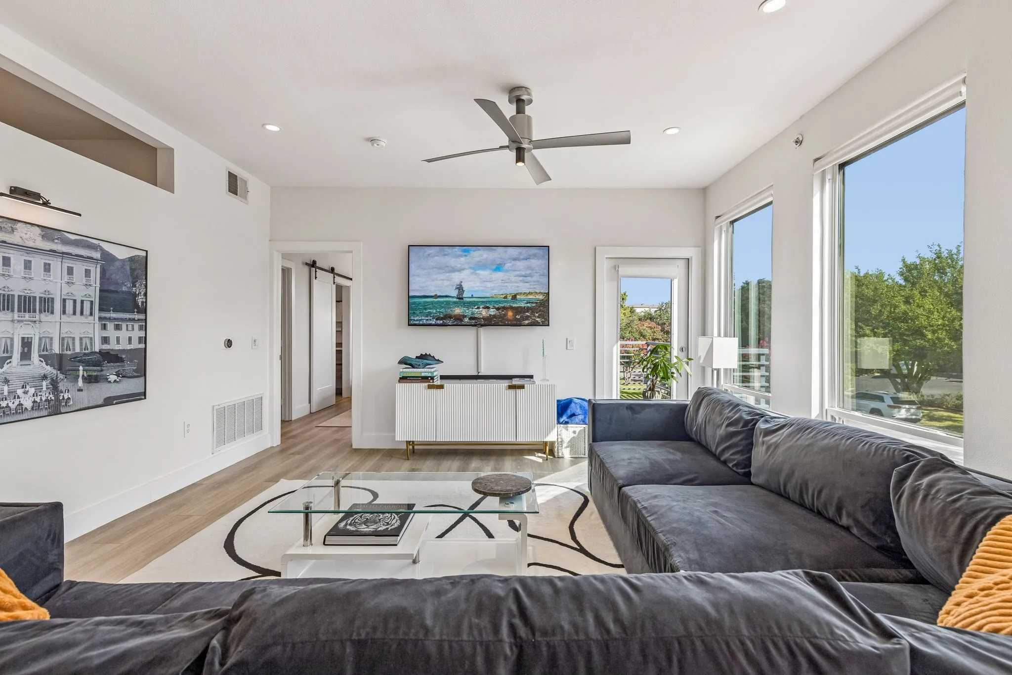 Condominium For Sale in Dallas County , 4107 Bowser Avenue 102, Dallas, Texas 75219, 2 Bedroom, 2 Bathroom, 2 Garage spaces, 1,314 Sqft, built in 2008, mls#21355356, Real Estate Agent in Dallas, Homes For Sale in Dallas county, Homes For Sale in Dallas, Realtor in Dallas Texas, Real Estate Brokerage Independent Realty Texas, Luminita Cordes Realtor