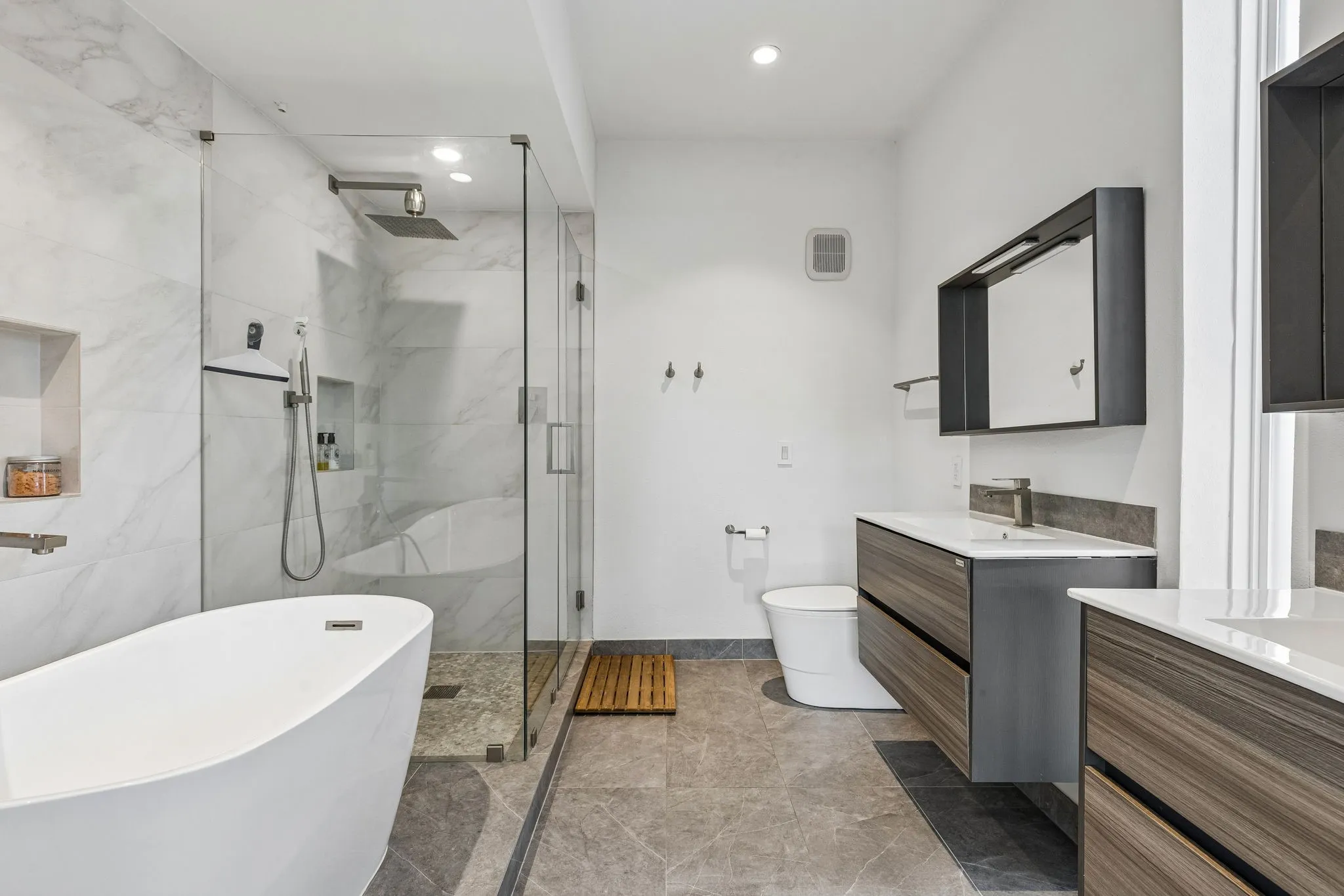 Condominium For Sale in Dallas County , 4107 Bowser Avenue 102, Dallas, Texas 75219, 2 Bedroom, 2 Bathroom, 2 Garage spaces, 1,314 Sqft, built in 2008, mls#21355356, Real Estate Agent in Dallas, Homes For Sale in Dallas county, Homes For Sale in Dallas, Realtor in Dallas Texas, Real Estate Brokerage Independent Realty Texas, Luminita Cordes Realtor