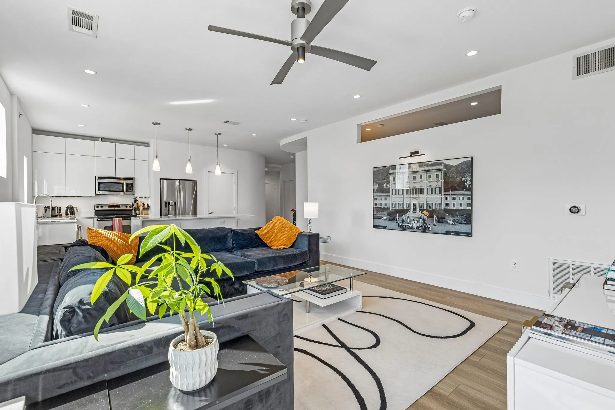 Condominium For Sale in Dallas County , 4107 Bowser Avenue 102, Dallas, Texas 75219, 2 Bedroom, 2 Bathroom, 2 Garage spaces, 1,314 Sqft, built in 2008, mls#21355356, Real Estate Agent in Dallas, Homes For Sale in Dallas county, Homes For Sale in Dallas, Realtor in Dallas Texas, Real Estate Brokerage Independent Realty Texas, Luminita Cordes Realtor