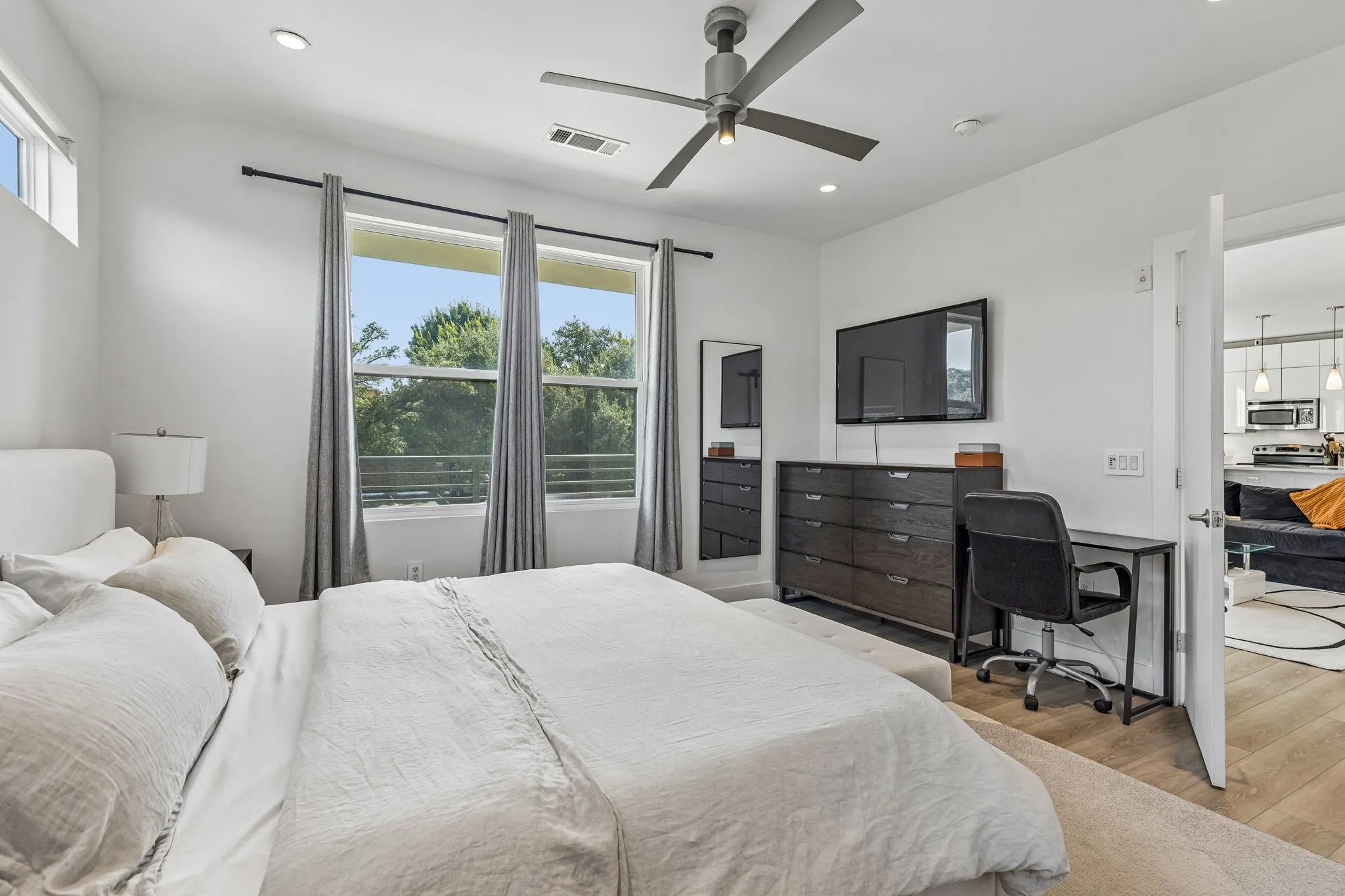 Condominium For Sale in Dallas County , 4107 Bowser Avenue 102, Dallas, Texas 75219, 2 Bedroom, 2 Bathroom, 2 Garage spaces, 1,314 Sqft, built in 2008, mls#21355356, Real Estate Agent in Dallas, Homes For Sale in Dallas county, Homes For Sale in Dallas, Realtor in Dallas Texas, Real Estate Brokerage Independent Realty Texas, Luminita Cordes Realtor