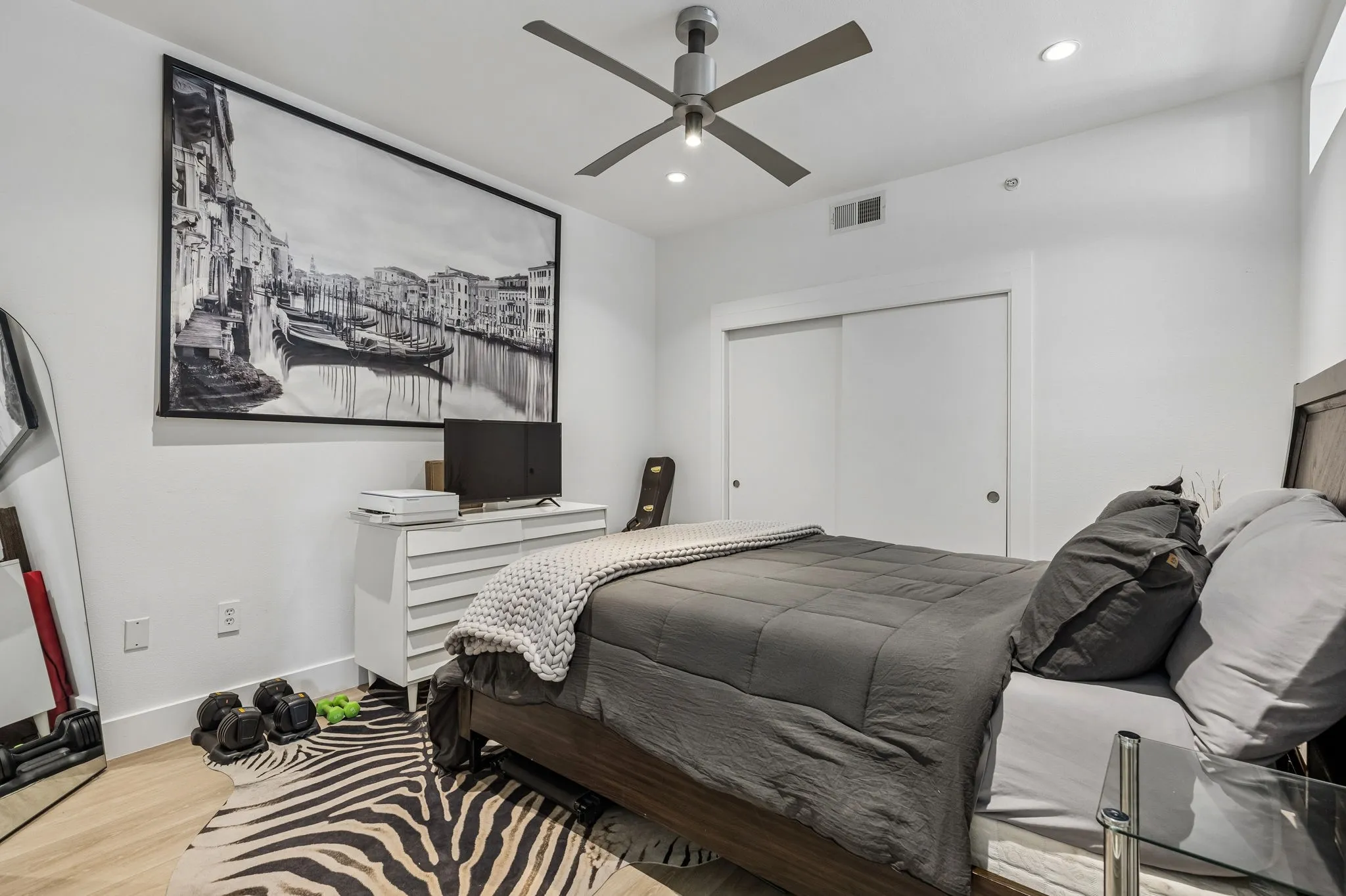 Condominium For Sale in Dallas County , 4107 Bowser Avenue 102, Dallas, Texas 75219, 2 Bedroom, 2 Bathroom, 2 Garage spaces, 1,314 Sqft, built in 2008, mls#21355356, Real Estate Agent in Dallas, Homes For Sale in Dallas county, Homes For Sale in Dallas, Realtor in Dallas Texas, Real Estate Brokerage Independent Realty Texas, Luminita Cordes Realtor