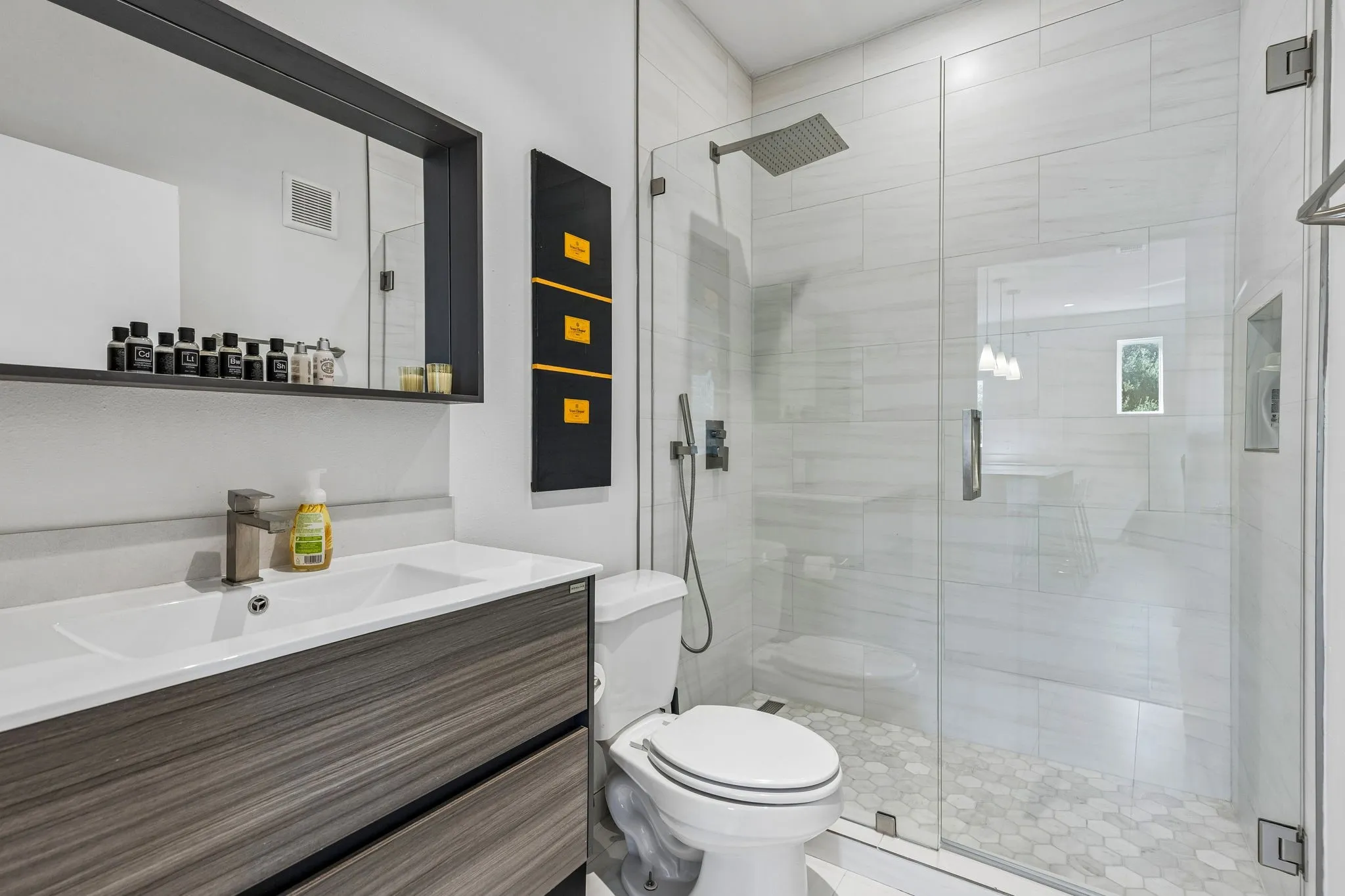 Condominium For Sale in Dallas County , 4107 Bowser Avenue 102, Dallas, Texas 75219, 2 Bedroom, 2 Bathroom, 2 Garage spaces, 1,314 Sqft, built in 2008, mls#21355356, Real Estate Agent in Dallas, Homes For Sale in Dallas county, Homes For Sale in Dallas, Realtor in Dallas Texas, Real Estate Brokerage Independent Realty Texas, Luminita Cordes Realtor