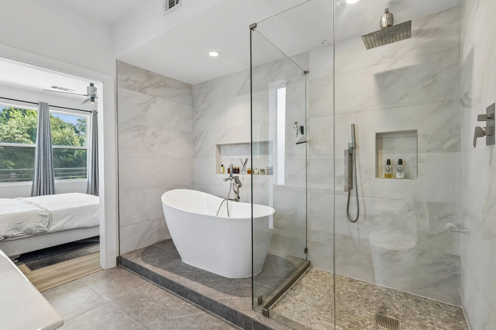 Condominium For Sale in Dallas County , 4107 Bowser Avenue 102, Dallas, Texas 75219, 2 Bedroom, 2 Bathroom, 2 Garage spaces, 1,314 Sqft, built in 2008, mls#21355356, Real Estate Agent in Dallas, Homes For Sale in Dallas county, Homes For Sale in Dallas, Realtor in Dallas Texas, Real Estate Brokerage Independent Realty Texas, Luminita Cordes Realtor