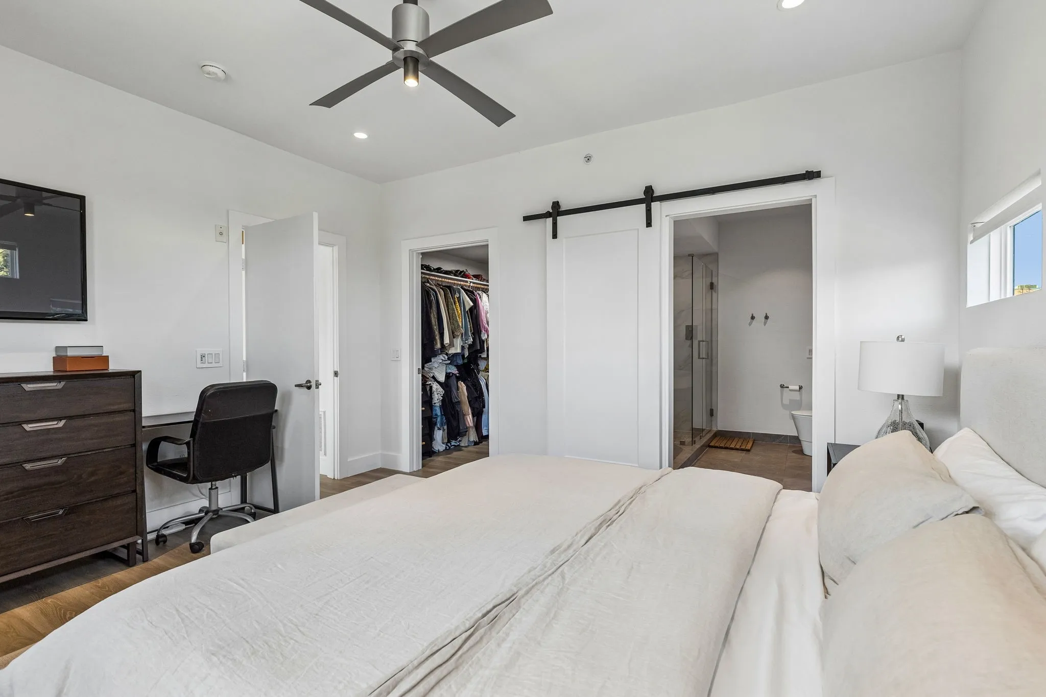 Condominium For Sale in Dallas County , 4107 Bowser Avenue 102, Dallas, Texas 75219, 2 Bedroom, 2 Bathroom, 2 Garage spaces, 1,314 Sqft, built in 2008, mls#21355356, Real Estate Agent in Dallas, Homes For Sale in Dallas county, Homes For Sale in Dallas, Realtor in Dallas Texas, Real Estate Brokerage Independent Realty Texas, Luminita Cordes Realtor