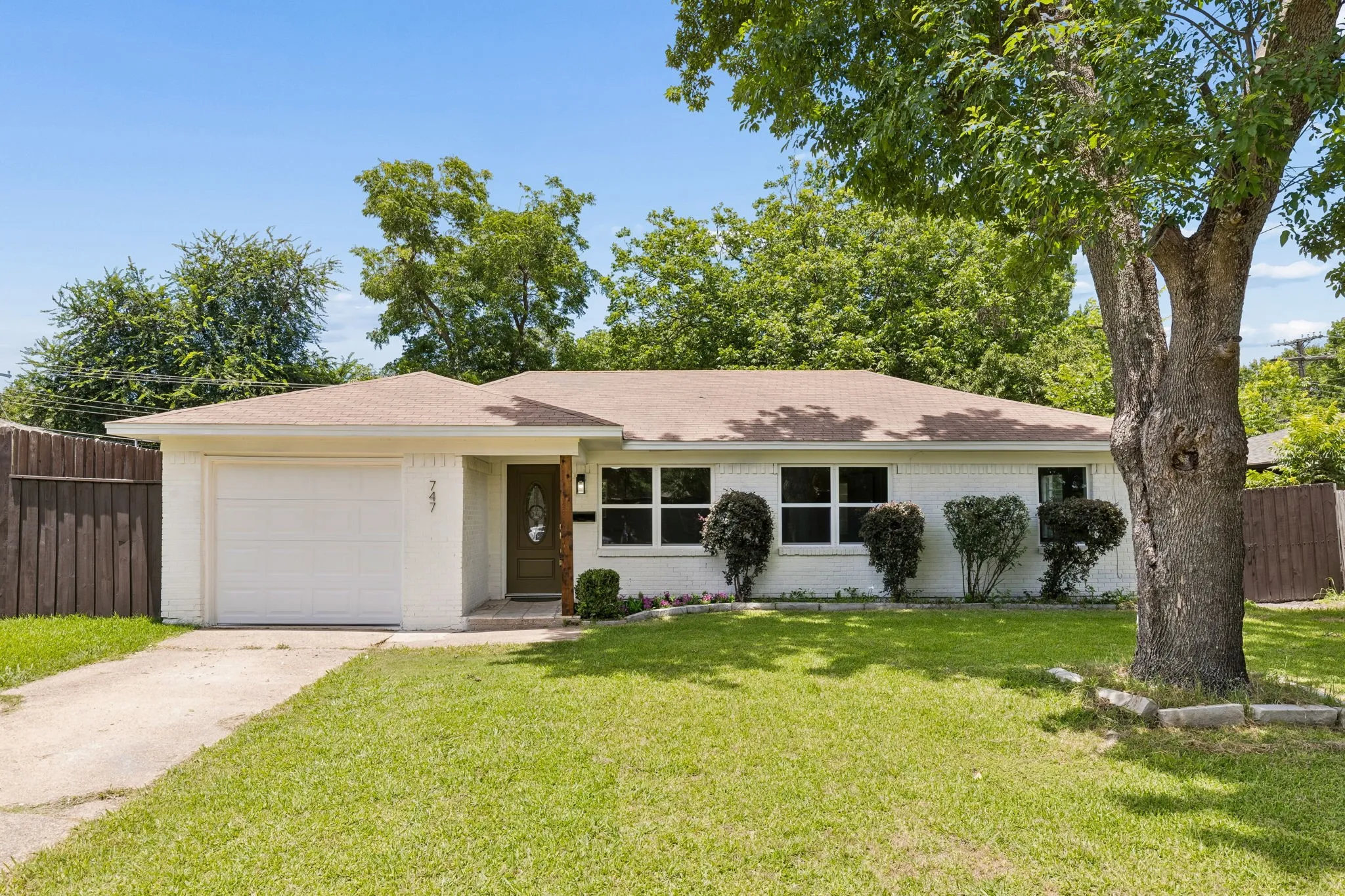 Single Family Residence For Sale in Dallas County , 747 High School Drive, Seagoville, Texas 75159, 3 Bedroom, 2 Bathroom, 1 Garage spaces, 1,092 Sqft, built in 1972, mls#21357351, Real Estate Agent in Seagoville, Homes For Sale in Dallas county, Homes For Sale in Seagoville, Realtor in Seagoville Texas, Real Estate Brokerage Independent Realty Texas, Luminita Cordes Realtor