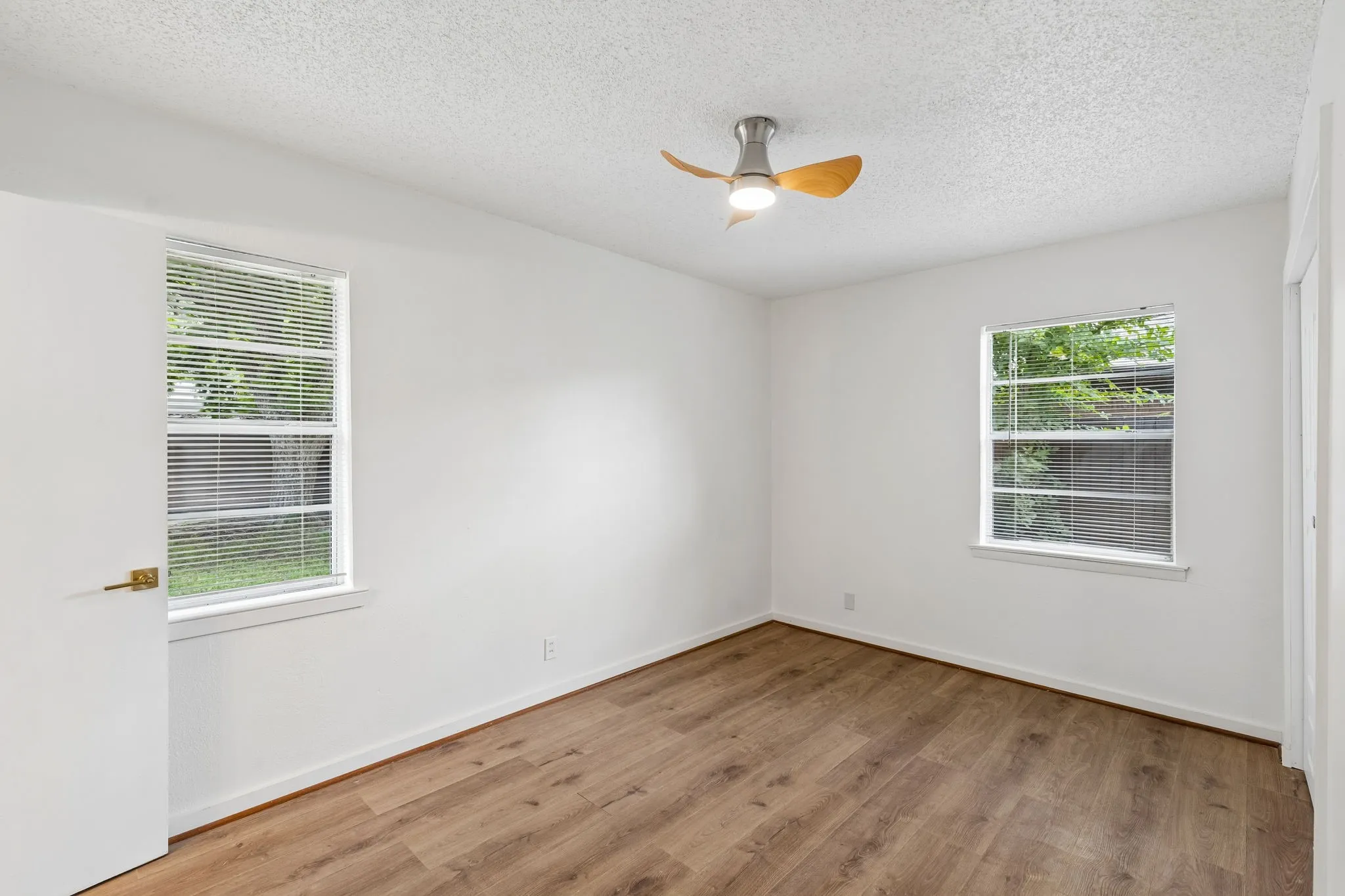 Single Family Residence For Sale in Dallas County , 747 High School Drive, Seagoville, Texas 75159, 3 Bedroom, 2 Bathroom, 1 Garage spaces, 1,092 Sqft, built in 1972, mls#21357351, Real Estate Agent in Seagoville, Homes For Sale in Dallas county, Homes For Sale in Seagoville, Realtor in Seagoville Texas, Real Estate Brokerage Independent Realty Texas, Luminita Cordes Realtor