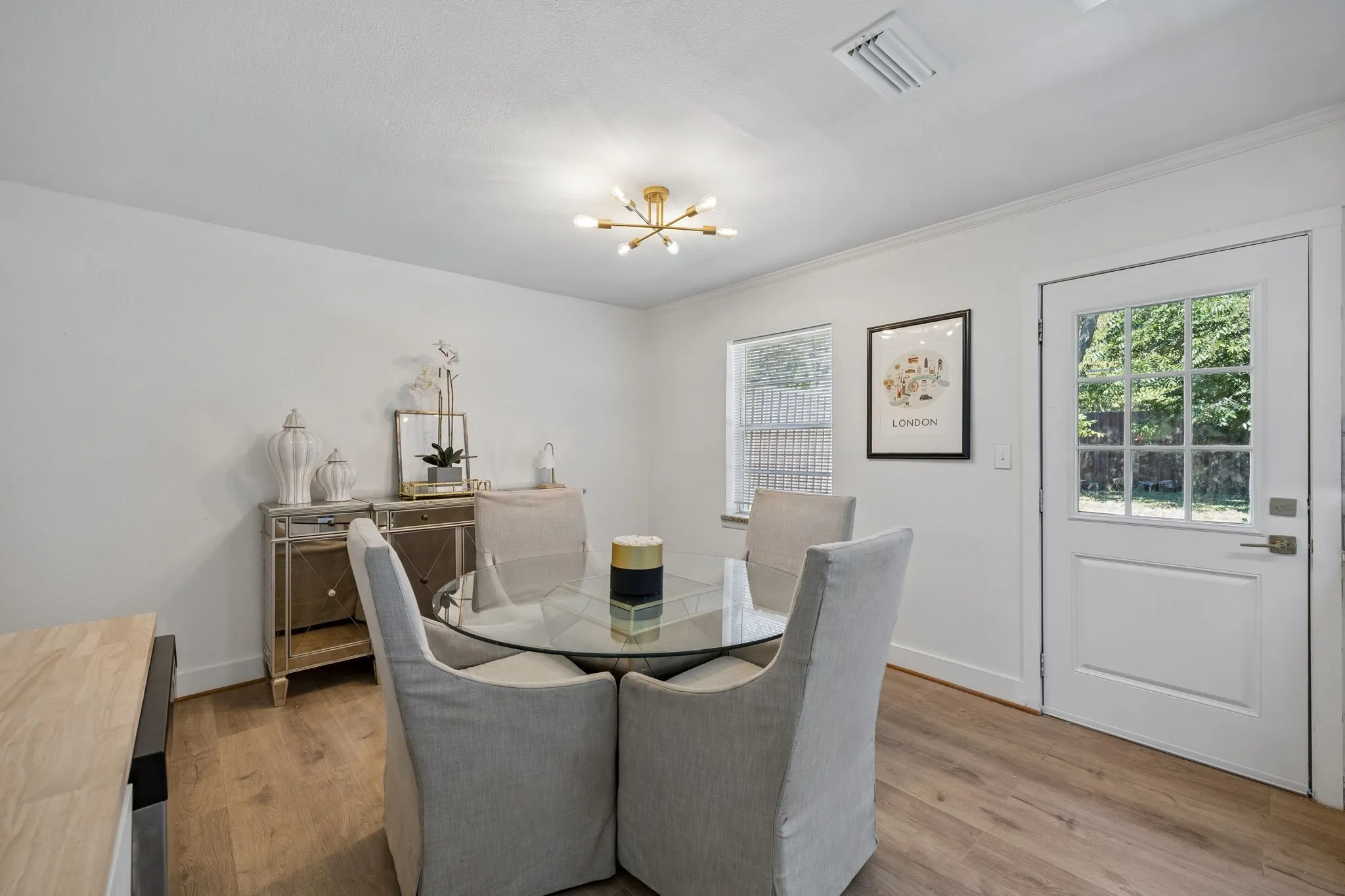 Single Family Residence For Sale in Dallas County , 747 High School Drive, Seagoville, Texas 75159, 3 Bedroom, 2 Bathroom, 1 Garage spaces, 1,092 Sqft, built in 1972, mls#21357351, Real Estate Agent in Seagoville, Homes For Sale in Dallas county, Homes For Sale in Seagoville, Realtor in Seagoville Texas, Real Estate Brokerage Independent Realty Texas, Luminita Cordes Realtor
