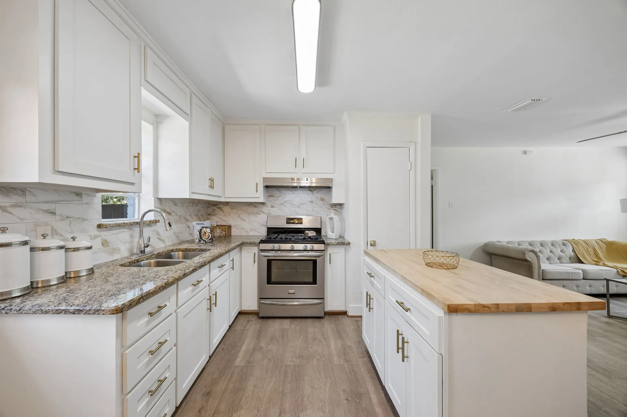 Single Family Residence For Sale in Dallas County , 747 High School Drive, Seagoville, Texas 75159, 3 Bedroom, 2 Bathroom, 1 Garage spaces, 1,092 Sqft, built in 1972, mls#21357351, Real Estate Agent in Seagoville, Homes For Sale in Dallas county, Homes For Sale in Seagoville, Realtor in Seagoville Texas, Real Estate Brokerage Independent Realty Texas, Luminita Cordes Realtor