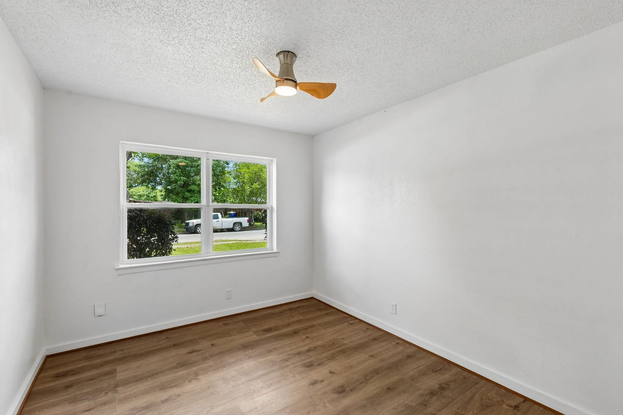 Single Family Residence For Sale in Dallas County , 747 High School Drive, Seagoville, Texas 75159, 3 Bedroom, 2 Bathroom, 1 Garage spaces, 1,092 Sqft, built in 1972, mls#21357351, Real Estate Agent in Seagoville, Homes For Sale in Dallas county, Homes For Sale in Seagoville, Realtor in Seagoville Texas, Real Estate Brokerage Independent Realty Texas, Luminita Cordes Realtor