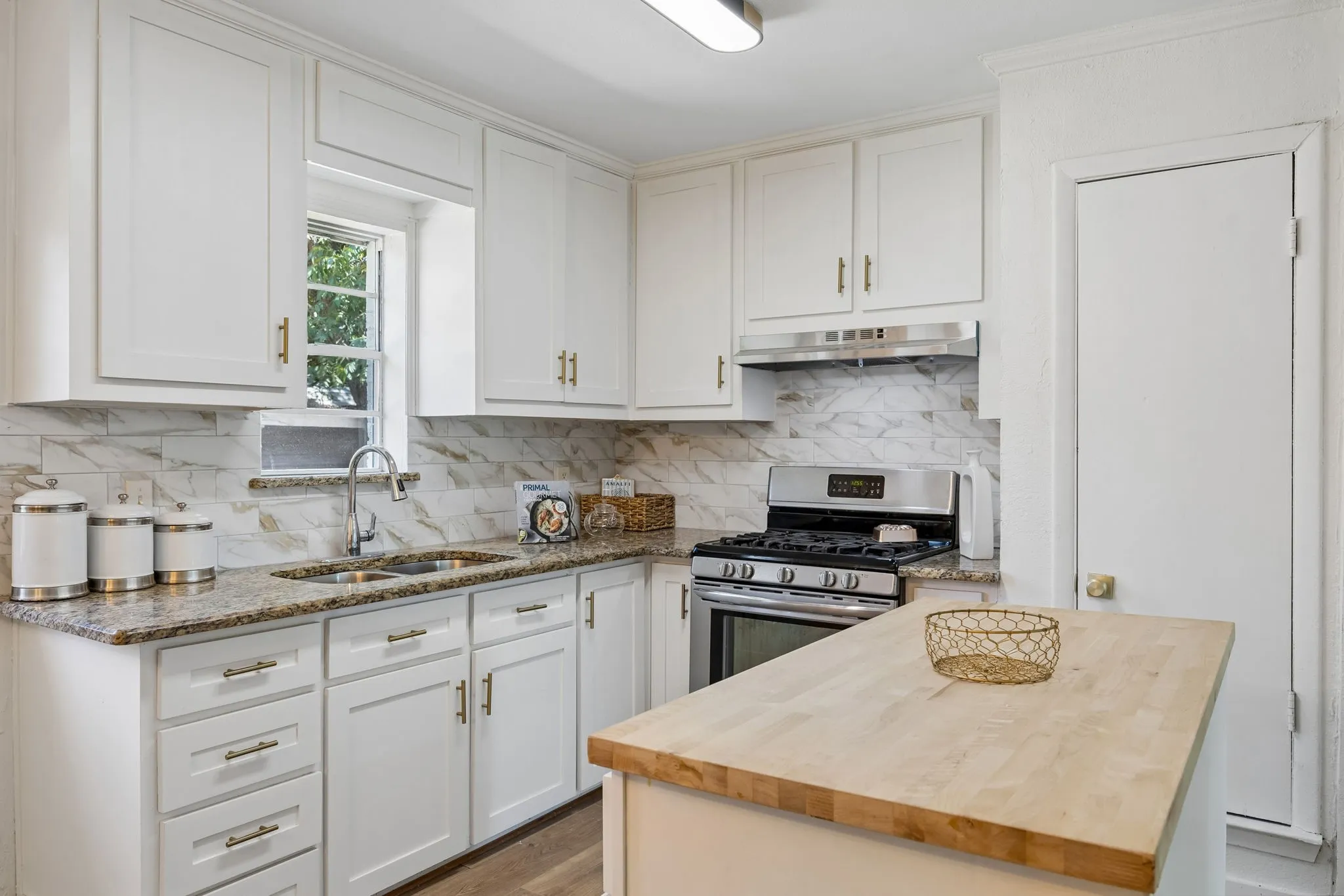 Single Family Residence For Sale in Dallas County , 747 High School Drive, Seagoville, Texas 75159, 3 Bedroom, 2 Bathroom, 1 Garage spaces, 1,092 Sqft, built in 1972, mls#21357351, Real Estate Agent in Seagoville, Homes For Sale in Dallas county, Homes For Sale in Seagoville, Realtor in Seagoville Texas, Real Estate Brokerage Independent Realty Texas, Luminita Cordes Realtor