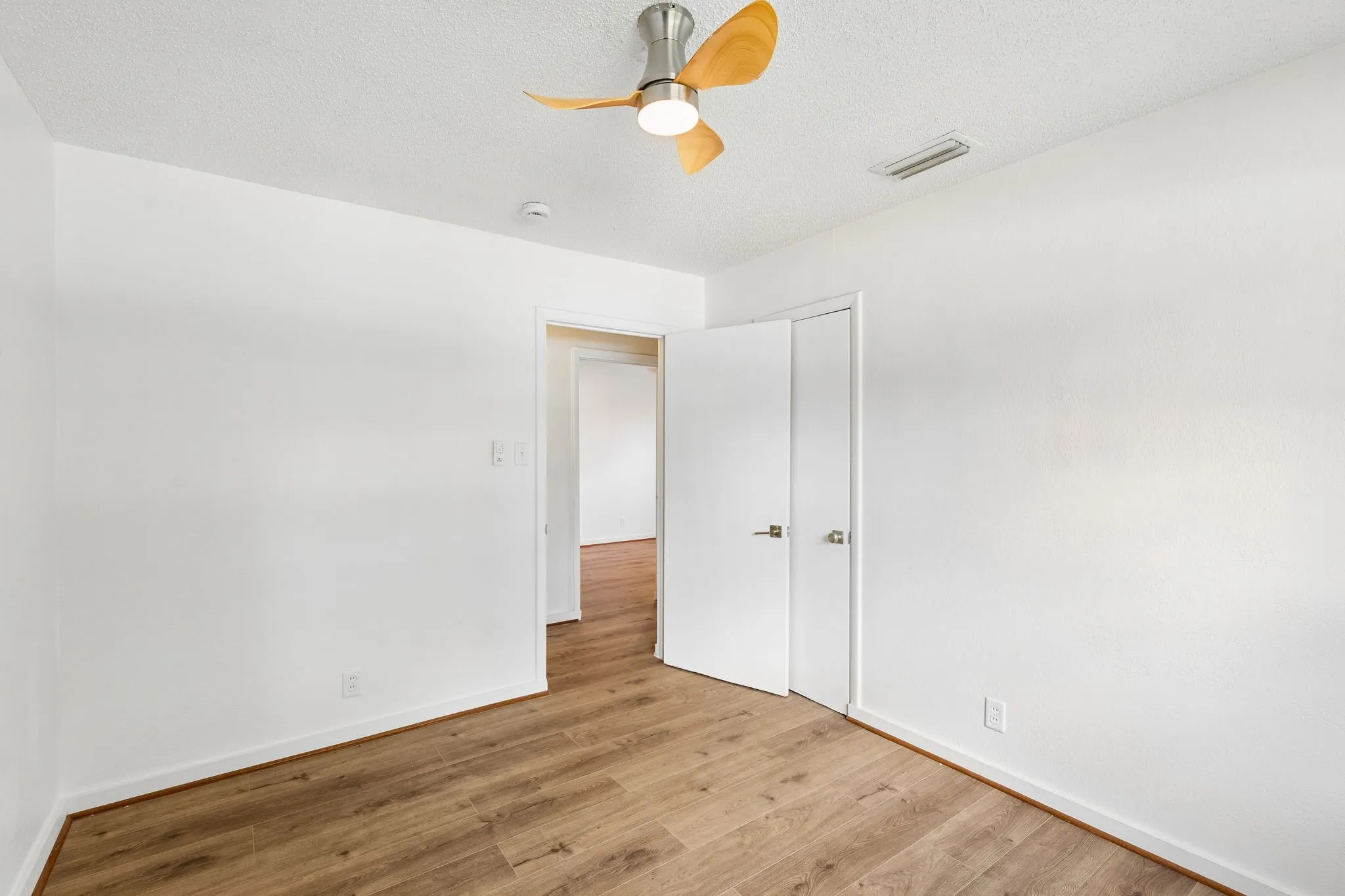 Single Family Residence For Sale in Dallas County , 747 High School Drive, Seagoville, Texas 75159, 3 Bedroom, 2 Bathroom, 1 Garage spaces, 1,092 Sqft, built in 1972, mls#21357351, Real Estate Agent in Seagoville, Homes For Sale in Dallas county, Homes For Sale in Seagoville, Realtor in Seagoville Texas, Real Estate Brokerage Independent Realty Texas, Luminita Cordes Realtor