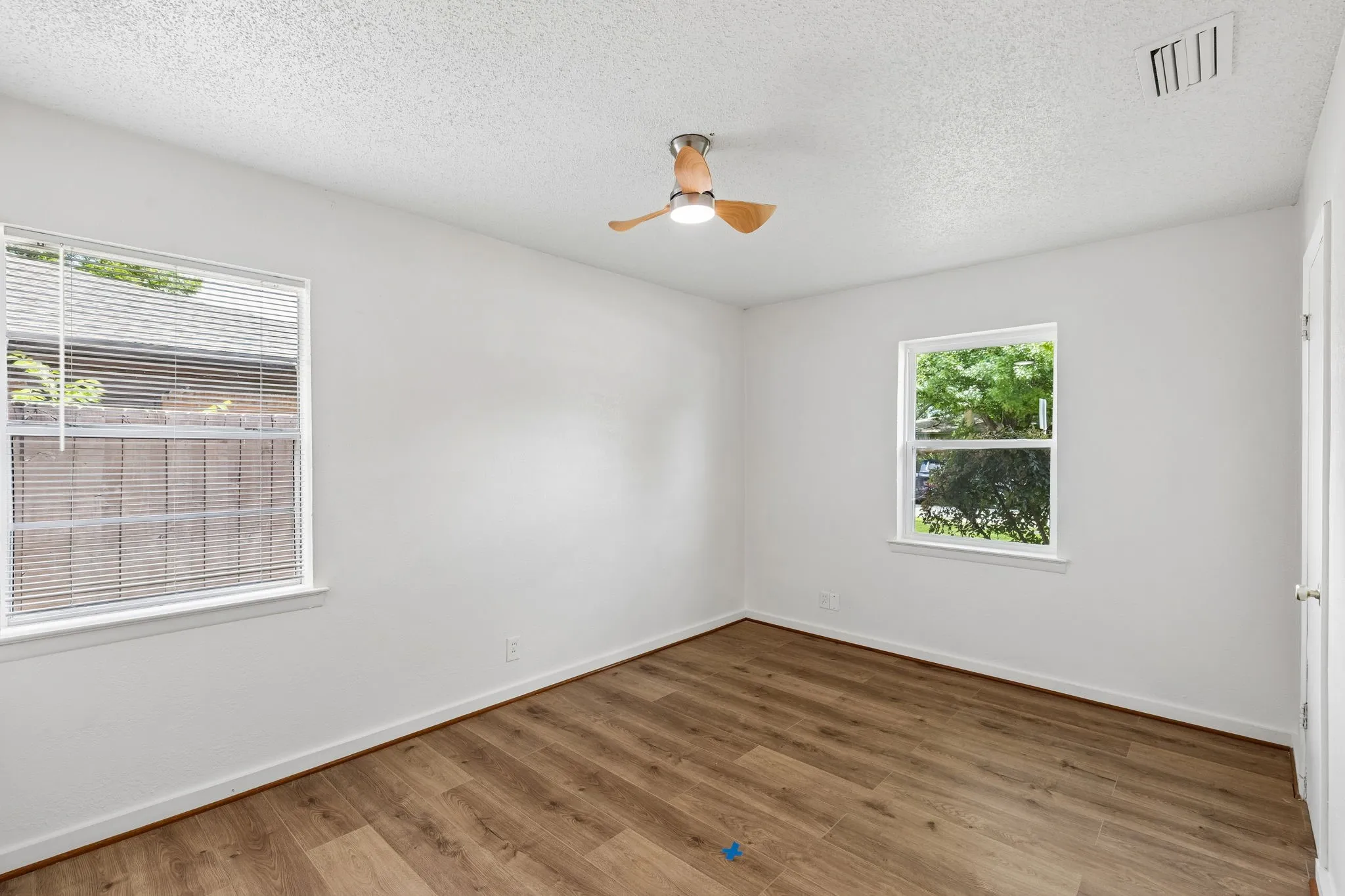 Single Family Residence For Sale in Dallas County , 747 High School Drive, Seagoville, Texas 75159, 3 Bedroom, 2 Bathroom, 1 Garage spaces, 1,092 Sqft, built in 1972, mls#21357351, Real Estate Agent in Seagoville, Homes For Sale in Dallas county, Homes For Sale in Seagoville, Realtor in Seagoville Texas, Real Estate Brokerage Independent Realty Texas, Luminita Cordes Realtor