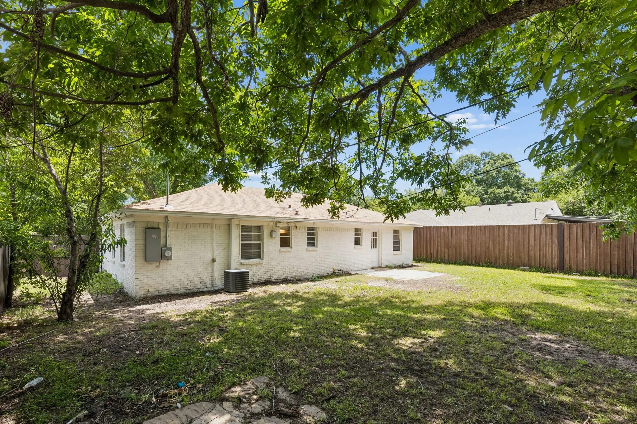 Single Family Residence For Sale in Dallas County , 747 High School Drive, Seagoville, Texas 75159, 3 Bedroom, 2 Bathroom, 1 Garage spaces, 1,092 Sqft, built in 1972, mls#21357351, Real Estate Agent in Seagoville, Homes For Sale in Dallas county, Homes For Sale in Seagoville, Realtor in Seagoville Texas, Real Estate Brokerage Independent Realty Texas, Luminita Cordes Realtor