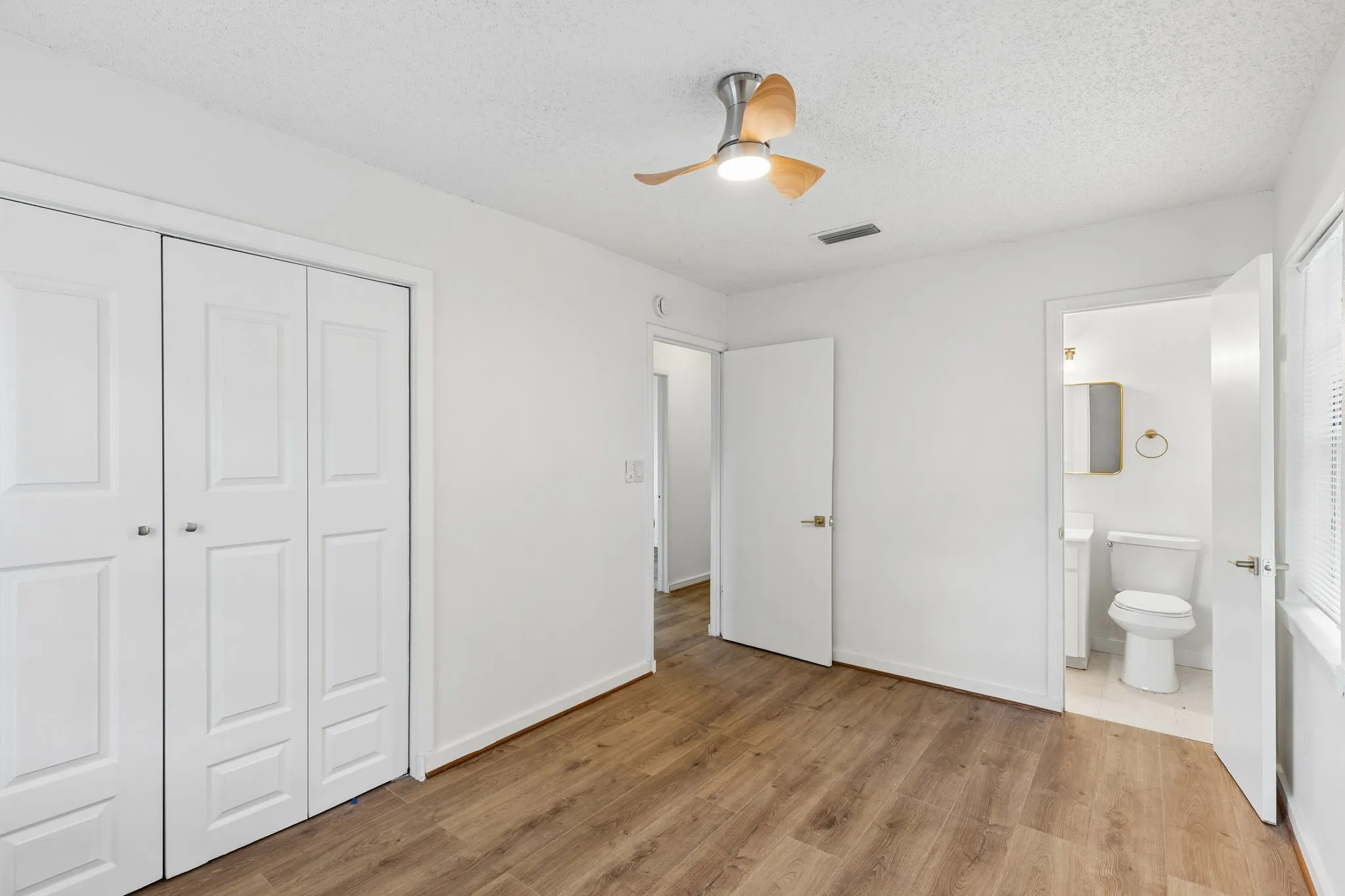 Single Family Residence For Sale in Dallas County , 747 High School Drive, Seagoville, Texas 75159, 3 Bedroom, 2 Bathroom, 1 Garage spaces, 1,092 Sqft, built in 1972, mls#21357351, Real Estate Agent in Seagoville, Homes For Sale in Dallas county, Homes For Sale in Seagoville, Realtor in Seagoville Texas, Real Estate Brokerage Independent Realty Texas, Luminita Cordes Realtor
