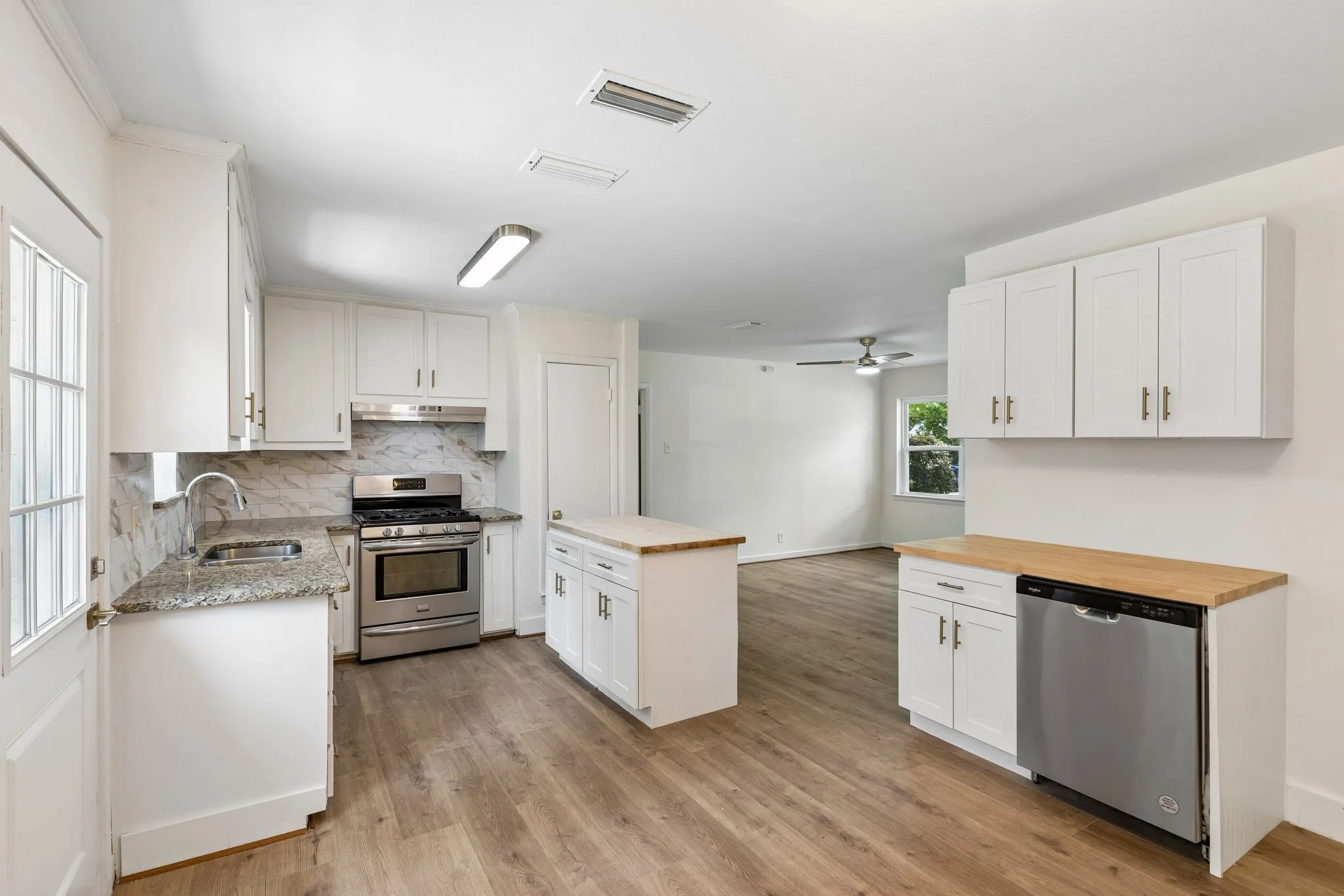 Single Family Residence For Sale in Dallas County , 747 High School Drive, Seagoville, Texas 75159, 3 Bedroom, 2 Bathroom, 1 Garage spaces, 1,092 Sqft, built in 1972, mls#21357351, Real Estate Agent in Seagoville, Homes For Sale in Dallas county, Homes For Sale in Seagoville, Realtor in Seagoville Texas, Real Estate Brokerage Independent Realty Texas, Luminita Cordes Realtor