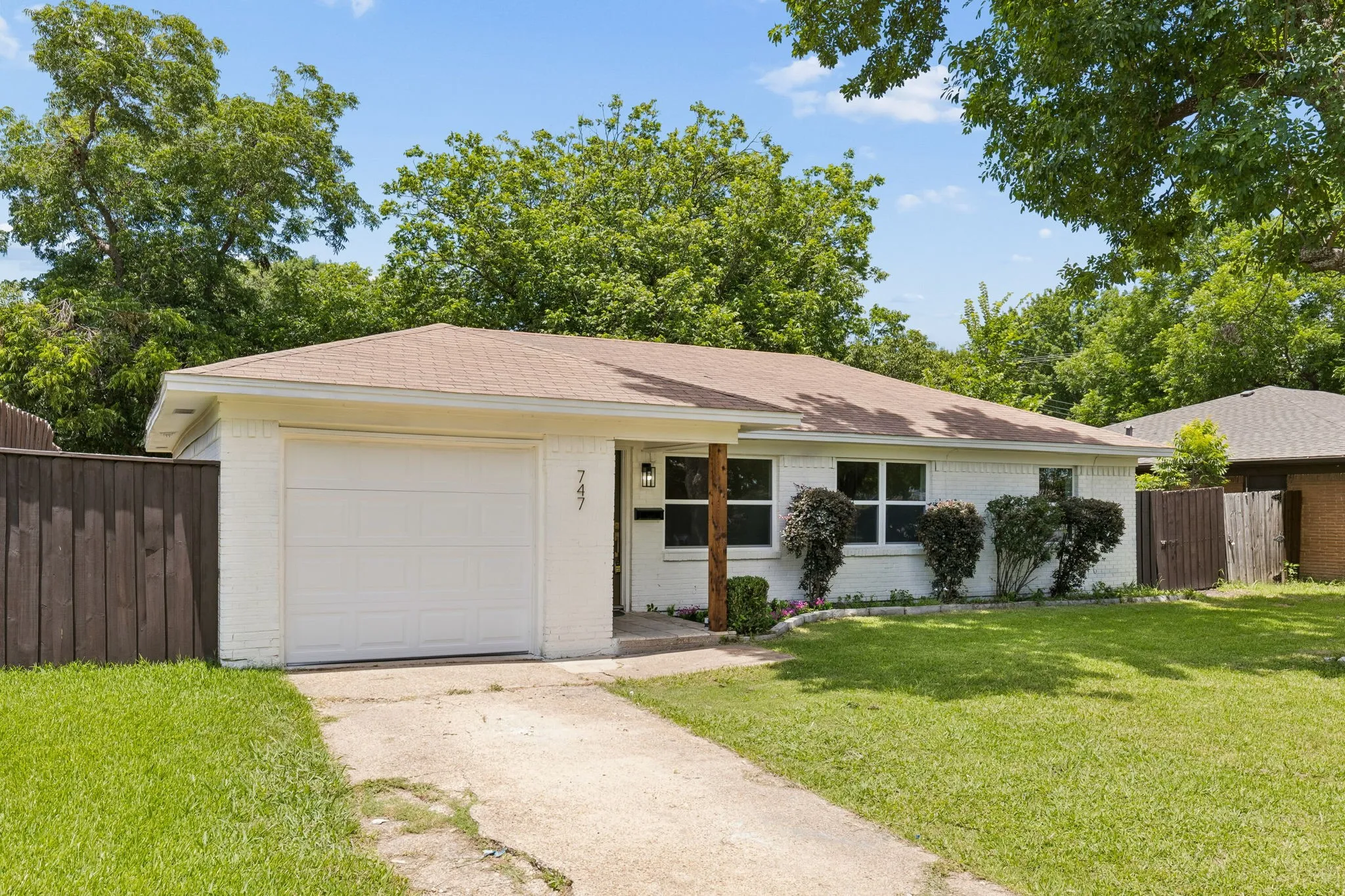 Single Family Residence For Sale in Dallas County , 747 High School Drive, Seagoville, Texas 75159, 3 Bedroom, 2 Bathroom, 1 Garage spaces, 1,092 Sqft, built in 1972, mls#21357351, Real Estate Agent in Seagoville, Homes For Sale in Dallas county, Homes For Sale in Seagoville, Realtor in Seagoville Texas, Real Estate Brokerage Independent Realty Texas, Luminita Cordes Realtor