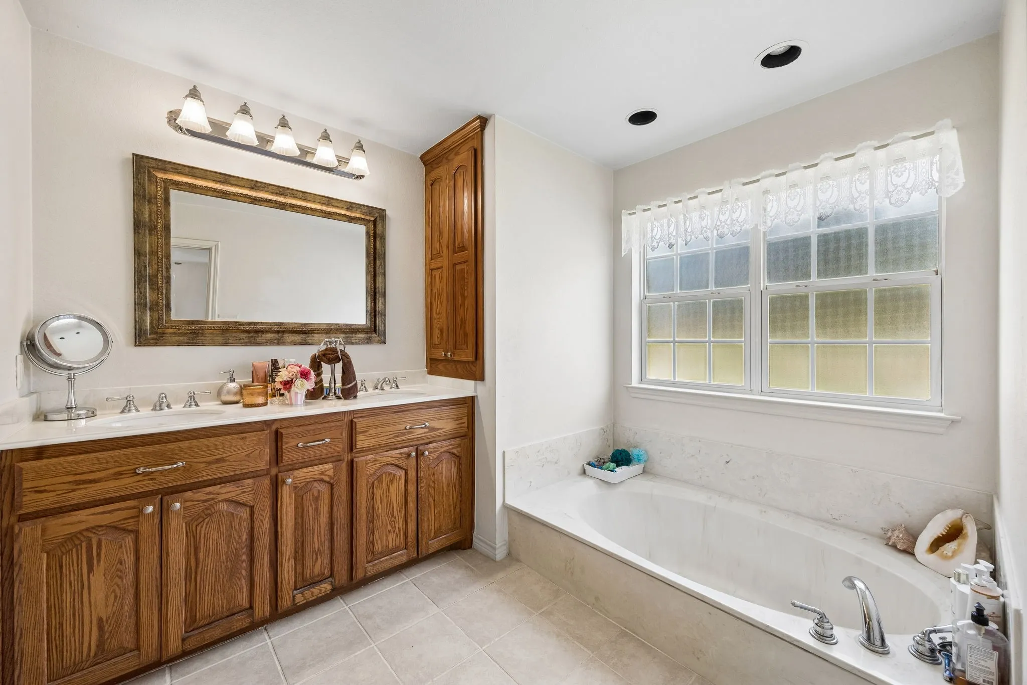 Primary Ensuite Bath