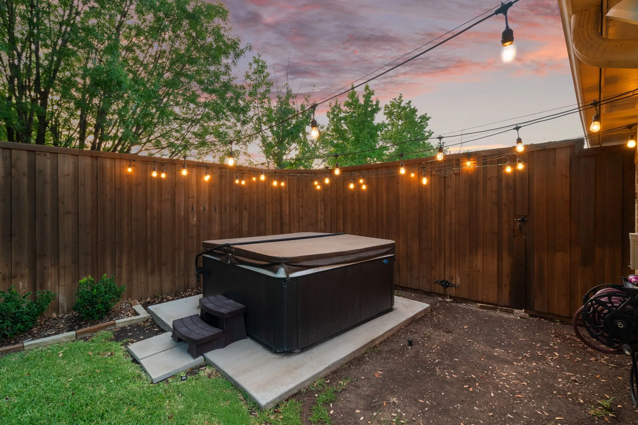 Single Family Residence For Sale in Collin County , 2913 Harkness Drive, Plano, Texas 75093, 4 Bedroom, 3 Bathroom, 2 Garage spaces, 2,648 Sqft, built in 1991, mls#21357358, Real Estate Agent in Plano, Homes For Sale in Collin county, Homes For Sale in Plano, Realtor in Plano Texas, Real Estate Brokerage Independent Realty Texas, Luminita Cordes Realtor