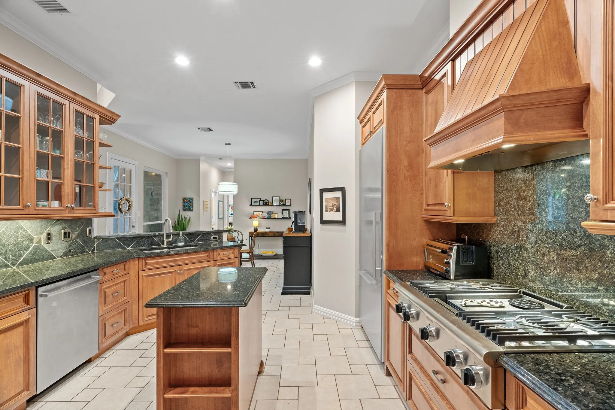 Single Family Residence For Sale in Collin County , 2913 Harkness Drive, Plano, Texas 75093, 4 Bedroom, 3 Bathroom, 2 Garage spaces, 2,648 Sqft, built in 1991, mls#21357358, Real Estate Agent in Plano, Homes For Sale in Collin county, Homes For Sale in Plano, Realtor in Plano Texas, Real Estate Brokerage Independent Realty Texas, Luminita Cordes Realtor