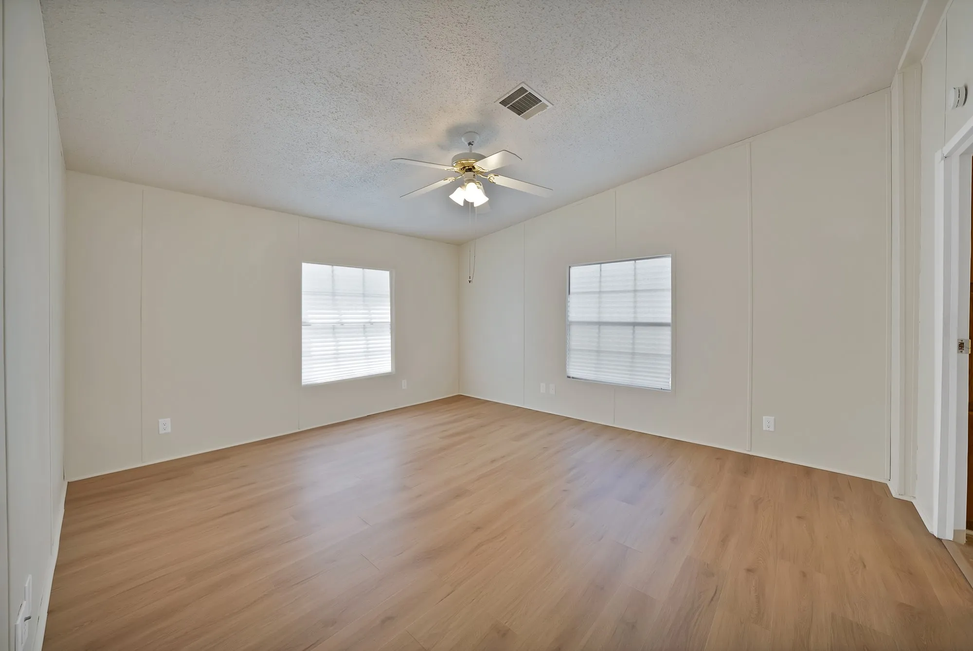Mobile Home For Sale in Tarrant County , 212 Ponderosa Lane, Burleson, Texas 76028, 4 Bedroom, 3 Bathroom, Garage spaces, 2,304 Sqft, built in 2000, mls#21355883, Real Estate Agent in Burleson, Homes For Sale in Tarrant county, Homes For Sale in Burleson, Realtor in Burleson Texas, Real Estate Brokerage Independent Realty Texas, Luminita Cordes Realtor