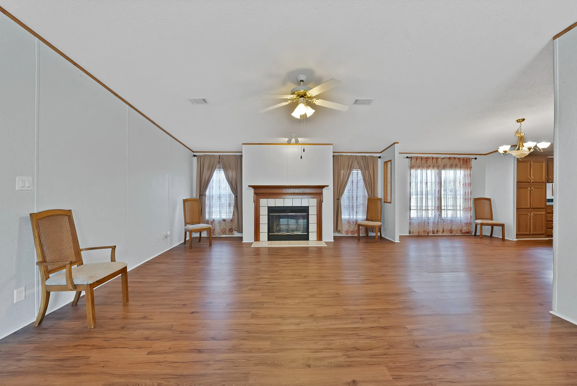 Mobile Home For Sale in Tarrant County , 212 Ponderosa Lane, Burleson, Texas 76028, 4 Bedroom, 3 Bathroom, Garage spaces, 2,304 Sqft, built in 2000, mls#21355883, Real Estate Agent in Burleson, Homes For Sale in Tarrant county, Homes For Sale in Burleson, Realtor in Burleson Texas, Real Estate Brokerage Independent Realty Texas, Luminita Cordes Realtor
