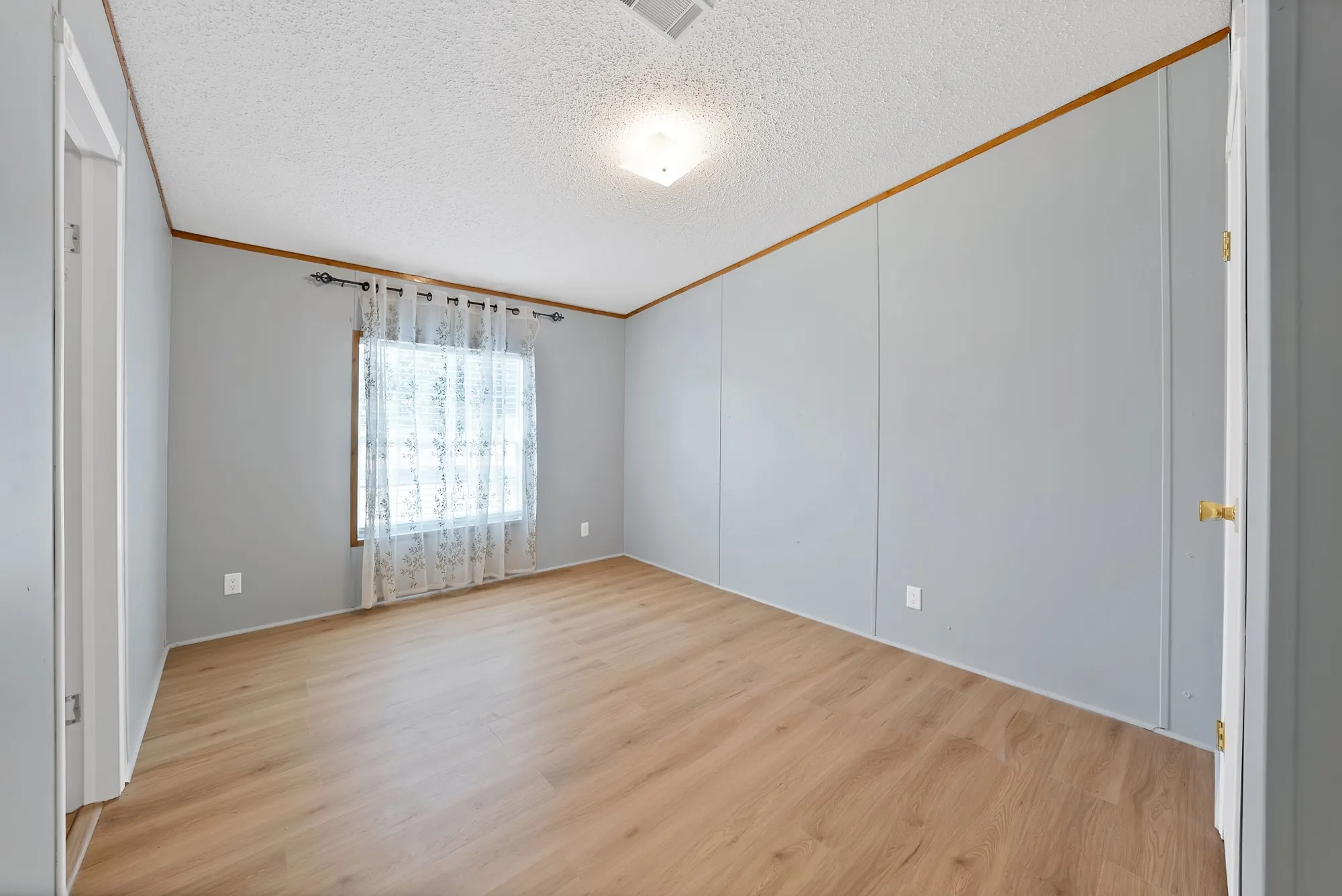 Mobile Home For Sale in Tarrant County , 212 Ponderosa Lane, Burleson, Texas 76028, 4 Bedroom, 3 Bathroom, Garage spaces, 2,304 Sqft, built in 2000, mls#21355883, Real Estate Agent in Burleson, Homes For Sale in Tarrant county, Homes For Sale in Burleson, Realtor in Burleson Texas, Real Estate Brokerage Independent Realty Texas, Luminita Cordes Realtor