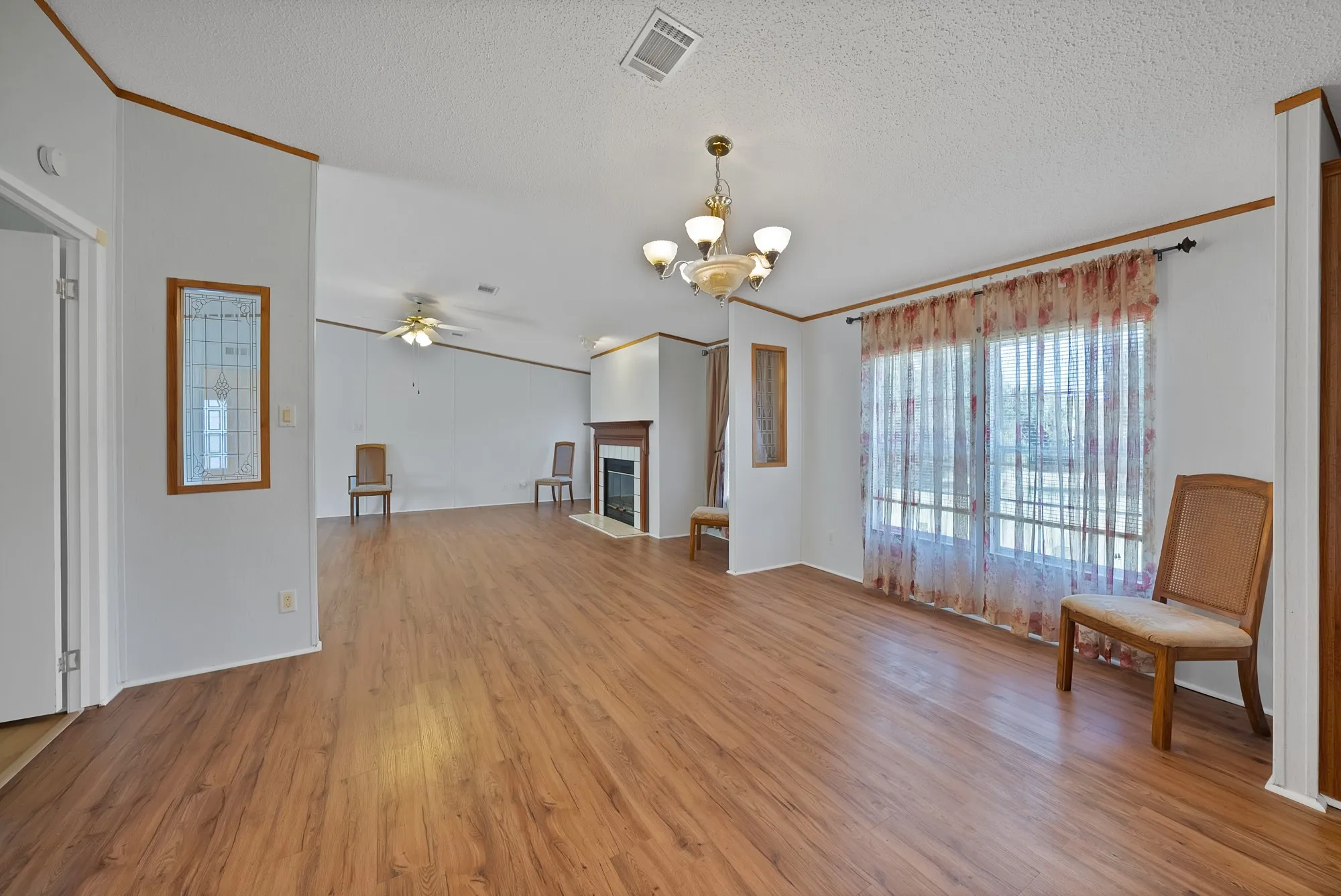 Mobile Home For Sale in Tarrant County , 212 Ponderosa Lane, Burleson, Texas 76028, 4 Bedroom, 3 Bathroom, Garage spaces, 2,304 Sqft, built in 2000, mls#21355883, Real Estate Agent in Burleson, Homes For Sale in Tarrant county, Homes For Sale in Burleson, Realtor in Burleson Texas, Real Estate Brokerage Independent Realty Texas, Luminita Cordes Realtor