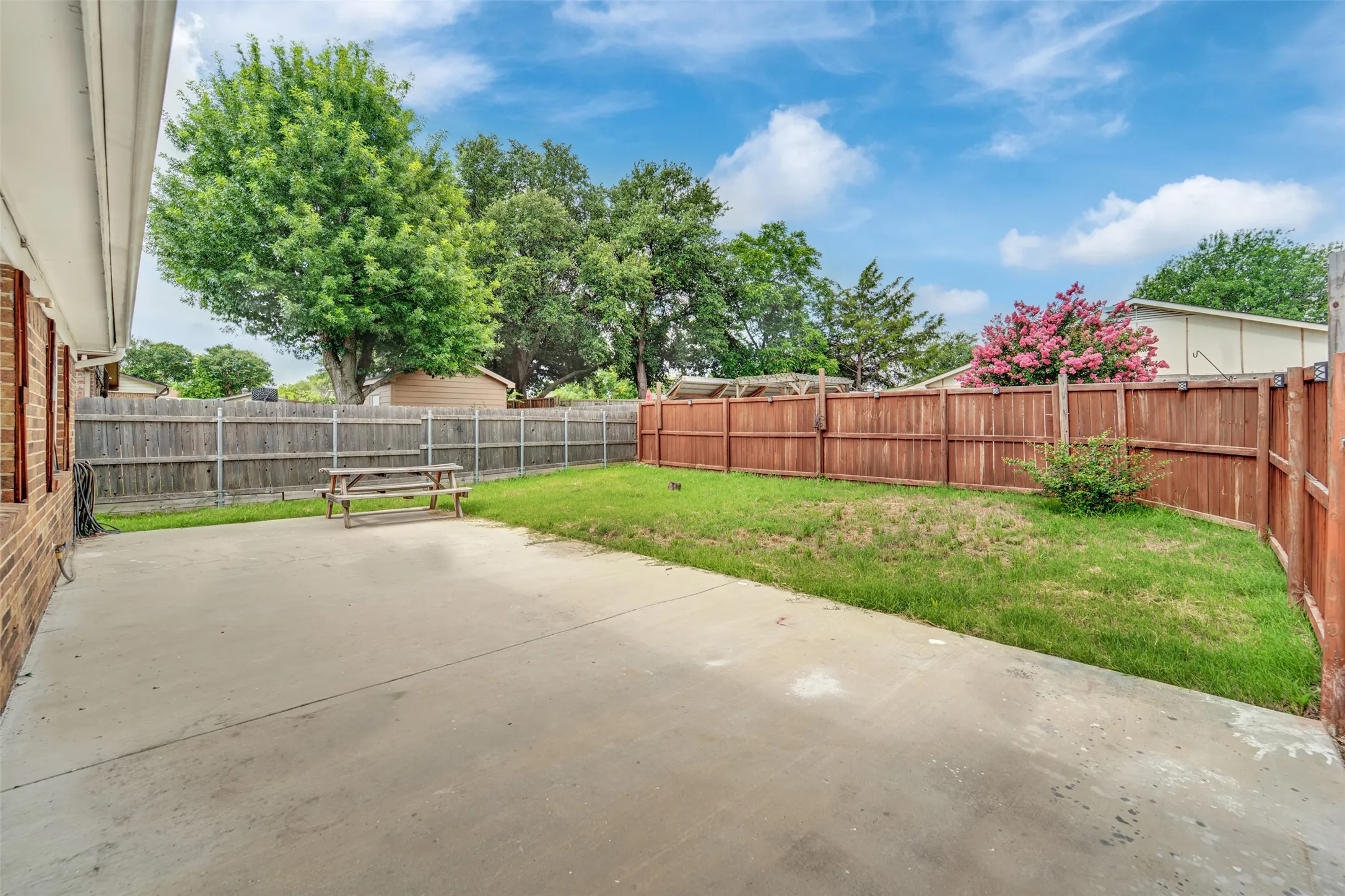 Single Family Residence For Sale in Dallas County , 5517 Wyrick Lane, Garland, Texas 75044, 3 Bedroom, 2 Bathroom, 2 Garage spaces, 1,671 Sqft, built in 1981, mls#21349711, Real Estate Agent in Garland, Homes For Sale in Dallas county, Homes For Sale in Garland, Realtor in Garland Texas, Real Estate Brokerage Independent Realty Texas, Luminita Cordes Realtor