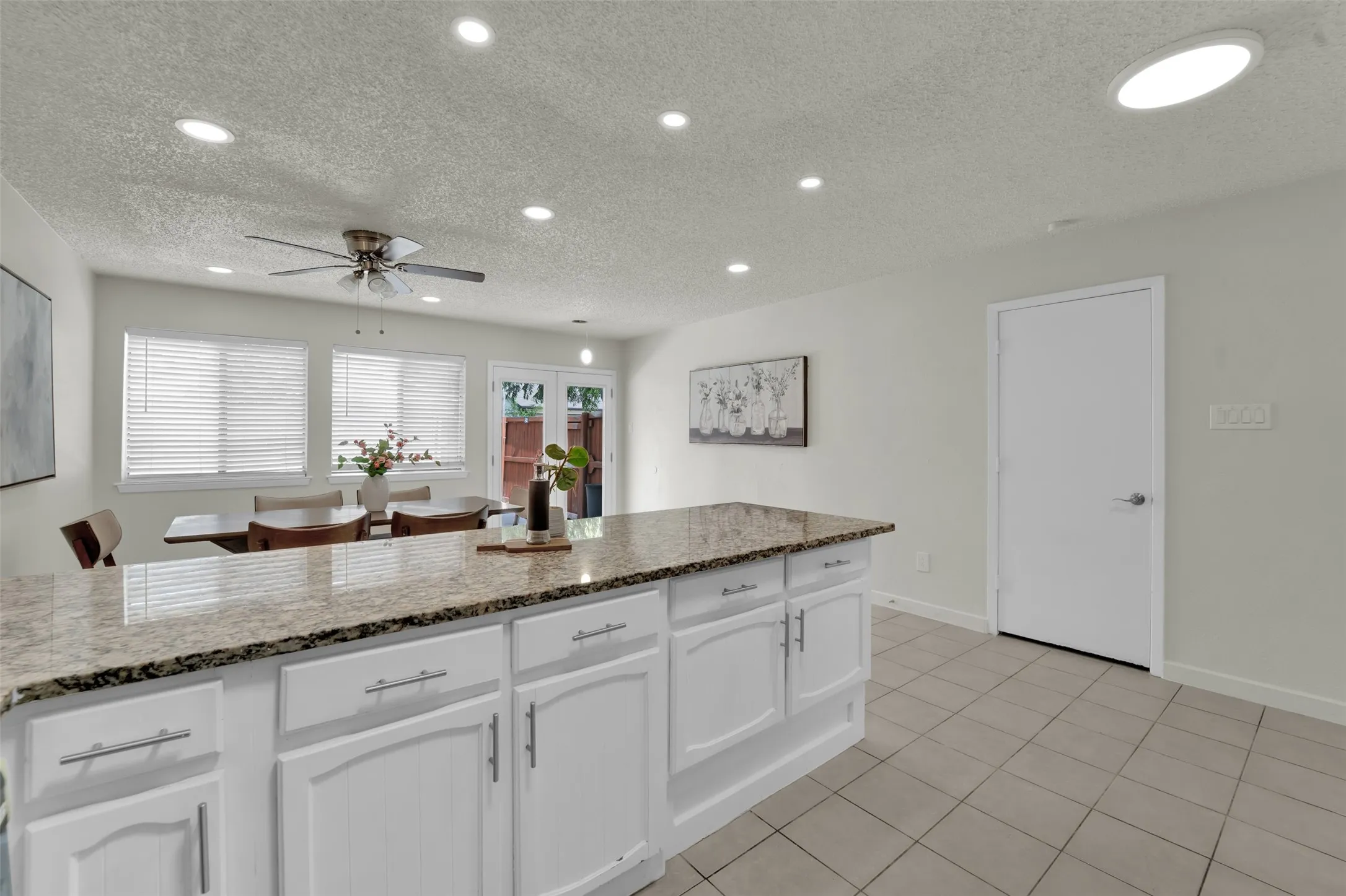 Single Family Residence For Sale in Dallas County , 5517 Wyrick Lane, Garland, Texas 75044, 3 Bedroom, 2 Bathroom, 2 Garage spaces, 1,671 Sqft, built in 1981, mls#21349711, Real Estate Agent in Garland, Homes For Sale in Dallas county, Homes For Sale in Garland, Realtor in Garland Texas, Real Estate Brokerage Independent Realty Texas, Luminita Cordes Realtor