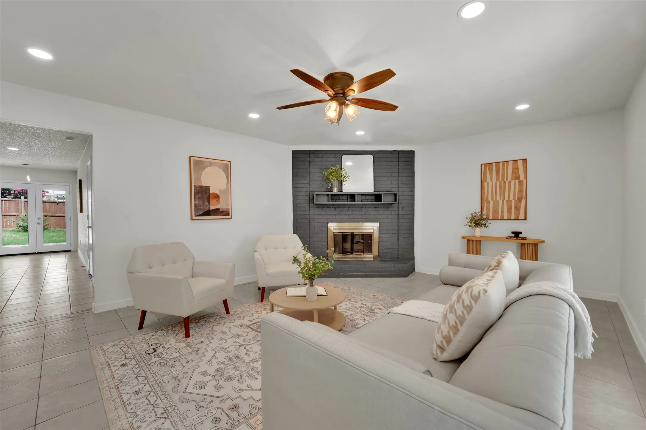 Single Family Residence For Sale in Dallas County , 5517 Wyrick Lane, Garland, Texas 75044, 3 Bedroom, 2 Bathroom, 2 Garage spaces, 1,671 Sqft, built in 1981, mls#21349711, Real Estate Agent in Garland, Homes For Sale in Dallas county, Homes For Sale in Garland, Realtor in Garland Texas, Real Estate Brokerage Independent Realty Texas, Luminita Cordes Realtor