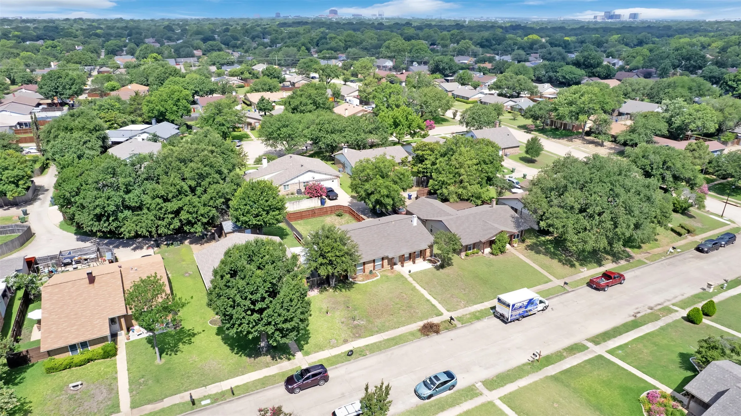 Single Family Residence For Sale in Dallas County , 5517 Wyrick Lane, Garland, Texas 75044, 3 Bedroom, 2 Bathroom, 2 Garage spaces, 1,671 Sqft, built in 1981, mls#21349711, Real Estate Agent in Garland, Homes For Sale in Dallas county, Homes For Sale in Garland, Realtor in Garland Texas, Real Estate Brokerage Independent Realty Texas, Luminita Cordes Realtor