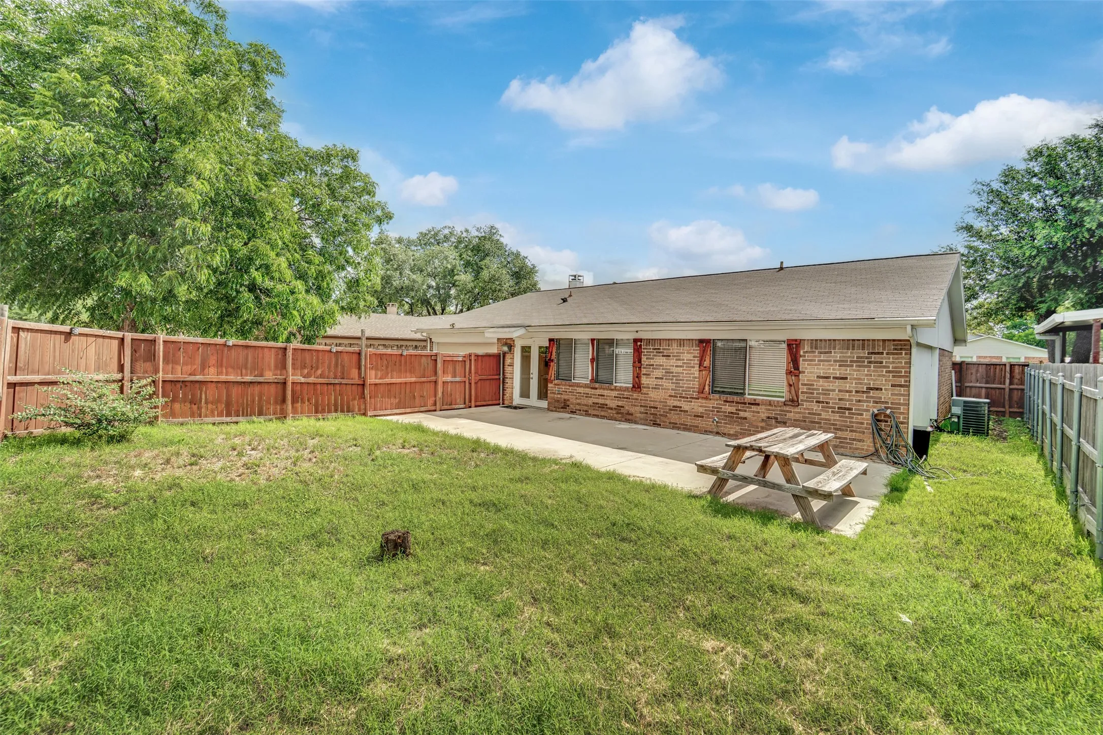 Single Family Residence For Sale in Dallas County , 5517 Wyrick Lane, Garland, Texas 75044, 3 Bedroom, 2 Bathroom, 2 Garage spaces, 1,671 Sqft, built in 1981, mls#21349711, Real Estate Agent in Garland, Homes For Sale in Dallas county, Homes For Sale in Garland, Realtor in Garland Texas, Real Estate Brokerage Independent Realty Texas, Luminita Cordes Realtor