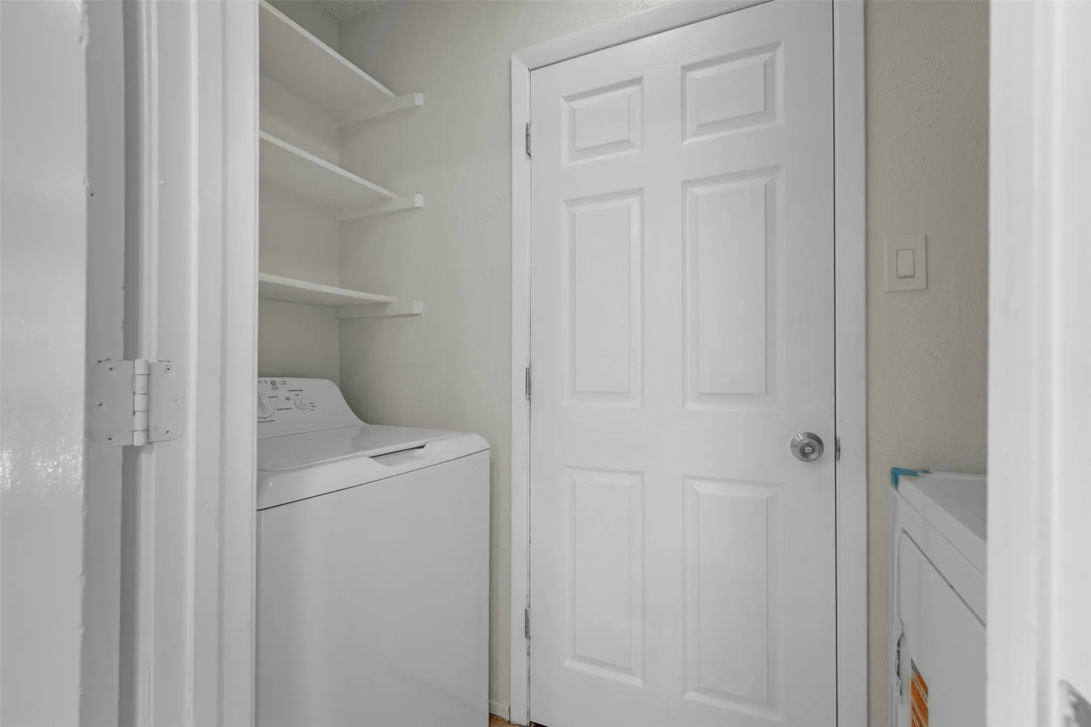 Single Family Residence For Sale in Dallas County , 5517 Wyrick Lane, Garland, Texas 75044, 3 Bedroom, 2 Bathroom, 2 Garage spaces, 1,671 Sqft, built in 1981, mls#21349711, Real Estate Agent in Garland, Homes For Sale in Dallas county, Homes For Sale in Garland, Realtor in Garland Texas, Real Estate Brokerage Independent Realty Texas, Luminita Cordes Realtor