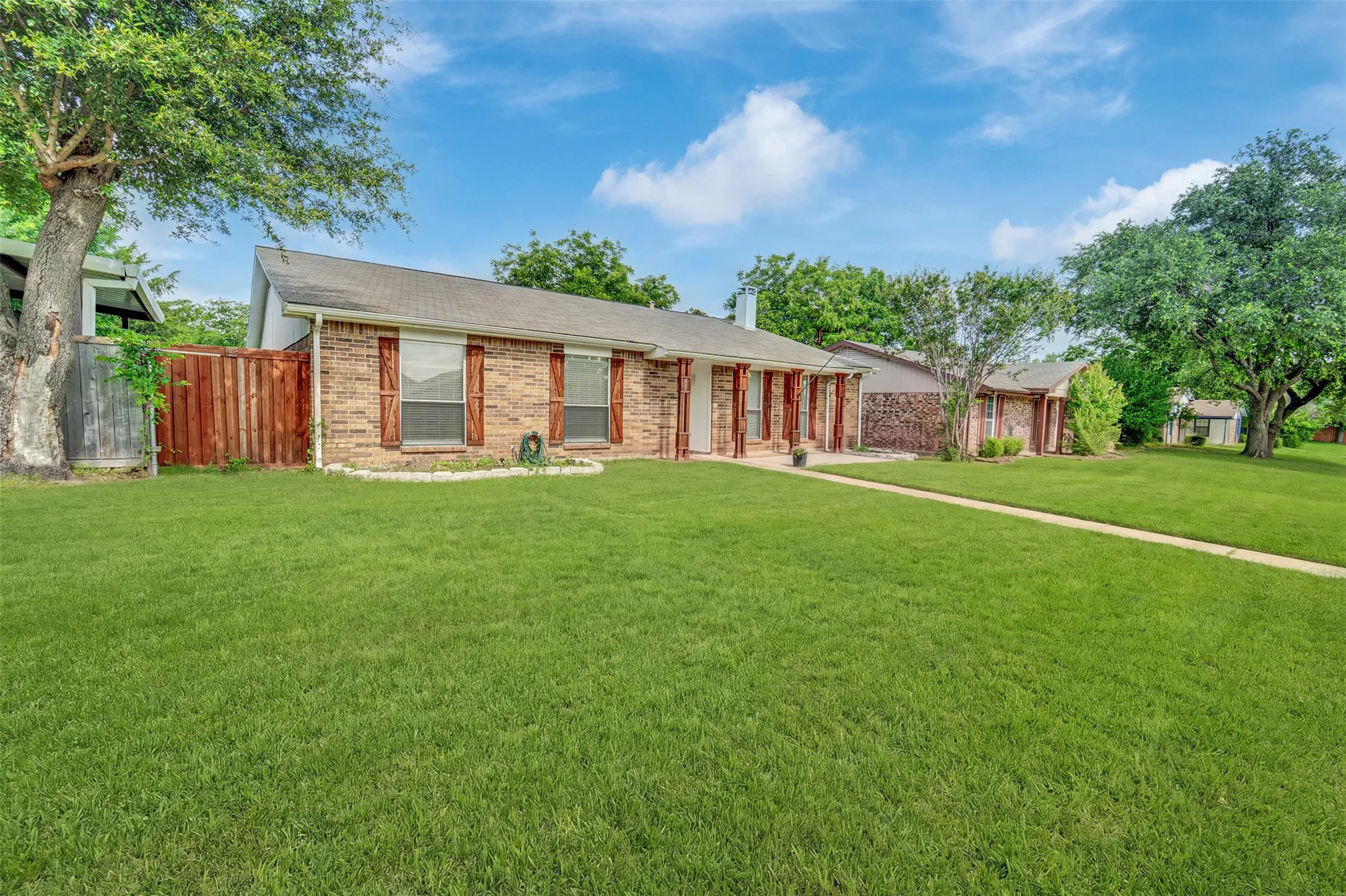 Single Family Residence For Sale in Dallas County , 5517 Wyrick Lane, Garland, Texas 75044, 3 Bedroom, 2 Bathroom, 2 Garage spaces, 1,671 Sqft, built in 1981, mls#21349711, Real Estate Agent in Garland, Homes For Sale in Dallas county, Homes For Sale in Garland, Realtor in Garland Texas, Real Estate Brokerage Independent Realty Texas, Luminita Cordes Realtor