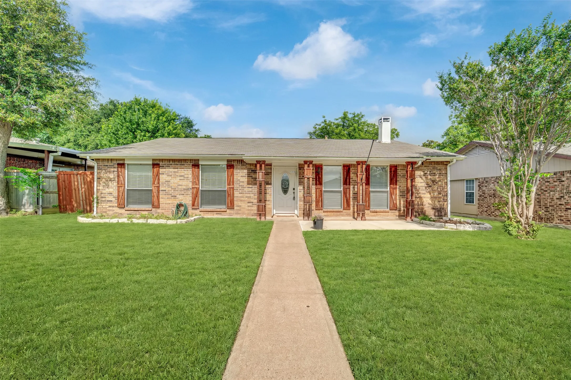 Single Family Residence For Sale in Dallas County , 5517 Wyrick Lane, Garland, Texas 75044, 3 Bedroom, 2 Bathroom, 2 Garage spaces, 1,671 Sqft, built in 1981, mls#21349711, Real Estate Agent in Garland, Homes For Sale in Dallas county, Homes For Sale in Garland, Realtor in Garland Texas, Real Estate Brokerage Independent Realty Texas, Luminita Cordes Realtor