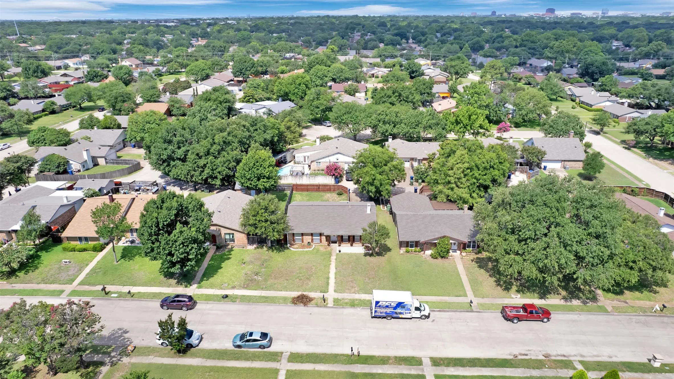 Single Family Residence For Sale in Dallas County , 5517 Wyrick Lane, Garland, Texas 75044, 3 Bedroom, 2 Bathroom, 2 Garage spaces, 1,671 Sqft, built in 1981, mls#21349711, Real Estate Agent in Garland, Homes For Sale in Dallas county, Homes For Sale in Garland, Realtor in Garland Texas, Real Estate Brokerage Independent Realty Texas, Luminita Cordes Realtor