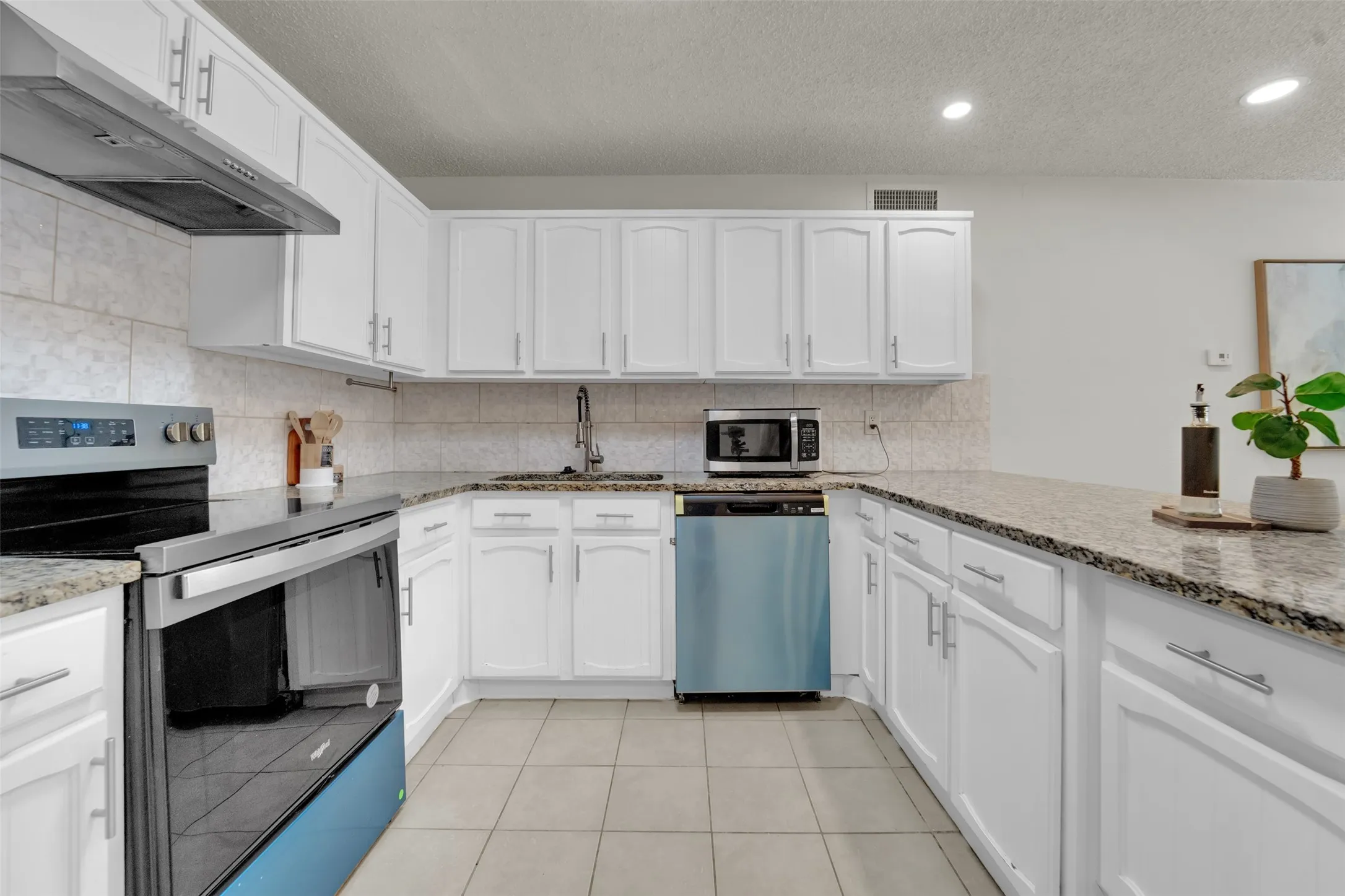 Single Family Residence For Sale in Dallas County , 5517 Wyrick Lane, Garland, Texas 75044, 3 Bedroom, 2 Bathroom, 2 Garage spaces, 1,671 Sqft, built in 1981, mls#21349711, Real Estate Agent in Garland, Homes For Sale in Dallas county, Homes For Sale in Garland, Realtor in Garland Texas, Real Estate Brokerage Independent Realty Texas, Luminita Cordes Realtor