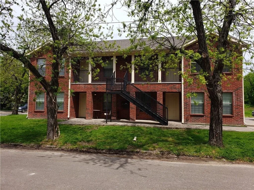 Apartment For Rent in Hunt County , 1618 Bois D Arc Street 101, Commerce, Texas 75428, 2 Bedroom, 2 Bathroom, Garage spaces, 1,000 Sqft, built in 2008, mls#21357364, Real Estate Agent in Commerce, Homes For Rent in Hunt county, Homes For Rent in Commerce, Realtor in Commerce Texas, Real Estate Brokerage Independent Realty Texas, Luminita Cordes Realtor