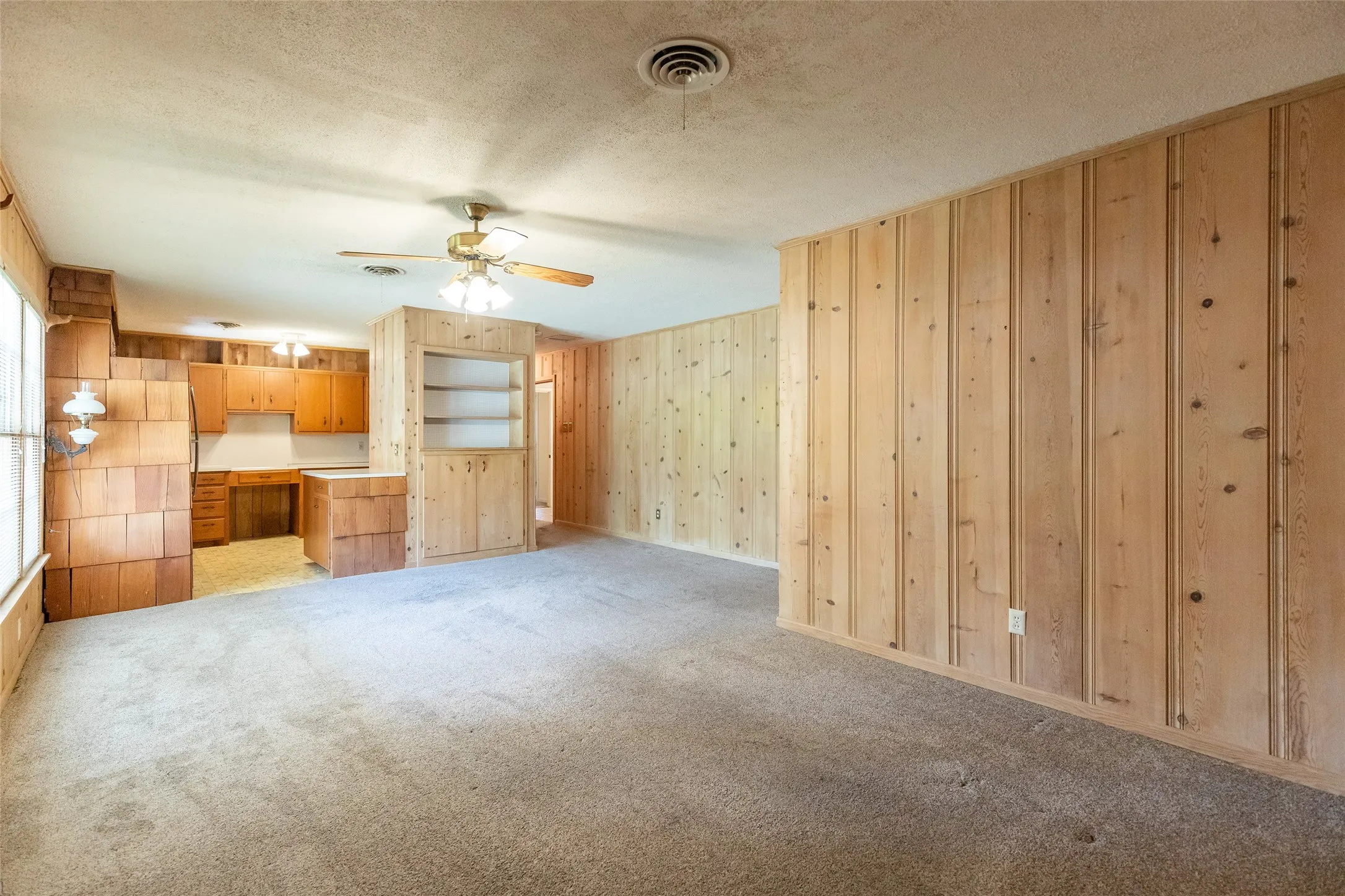 Single Family Residence For Sale in Taylor County , 2157 Ivanhoe Lane, Abilene, Texas 79605, 3 Bedroom, 2 Bathroom, 2 Garage spaces, 1,825 Sqft, built in 1957, mls#21357163, Real Estate Agent in Abilene, Homes For Sale in Taylor county, Homes For Sale in Abilene, Realtor in Abilene Texas, Real Estate Brokerage Independent Realty Texas, Luminita Cordes Realtor