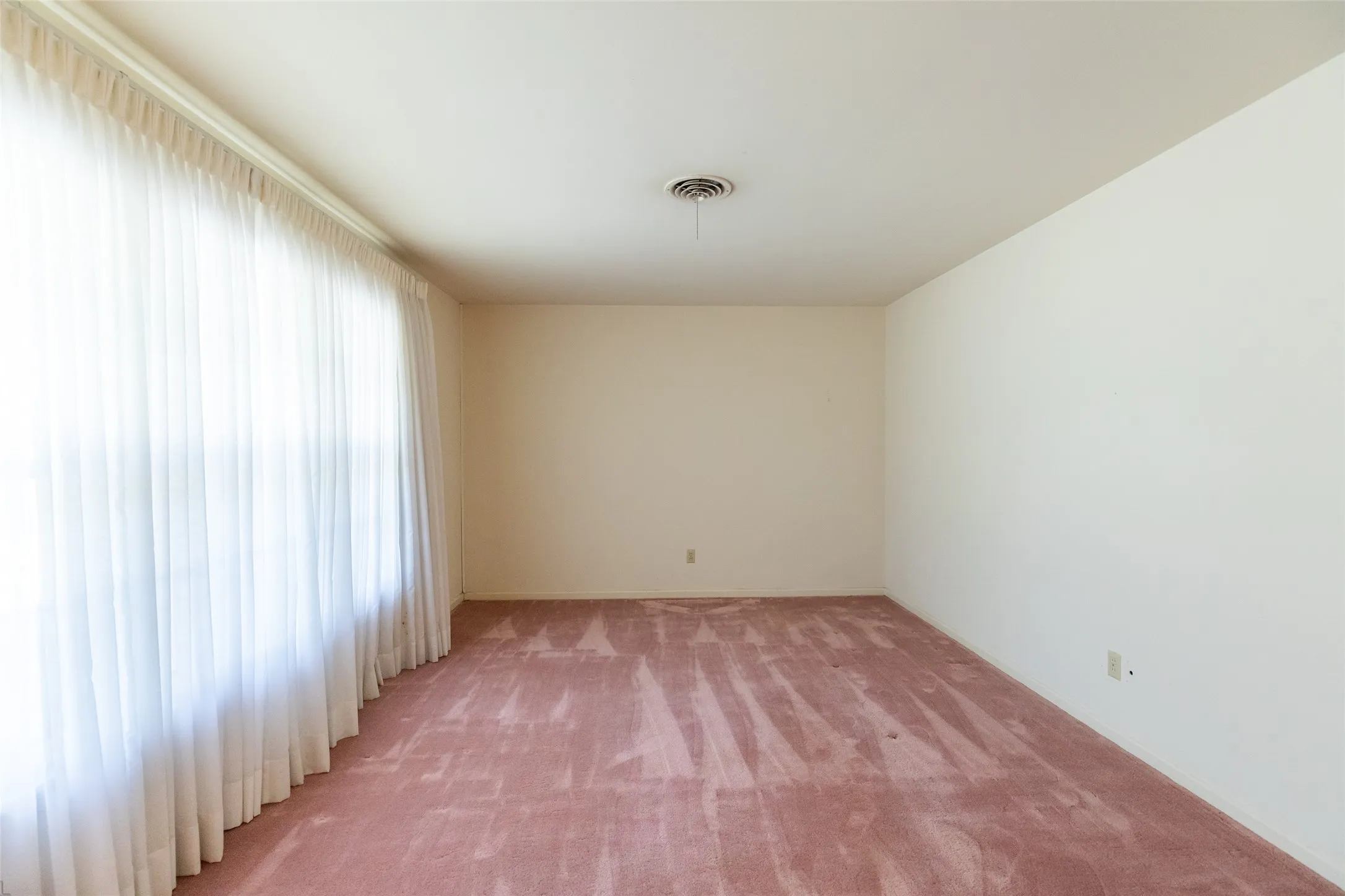Single Family Residence For Sale in Taylor County , 2157 Ivanhoe Lane, Abilene, Texas 79605, 3 Bedroom, 2 Bathroom, 2 Garage spaces, 1,825 Sqft, built in 1957, mls#21357163, Real Estate Agent in Abilene, Homes For Sale in Taylor county, Homes For Sale in Abilene, Realtor in Abilene Texas, Real Estate Brokerage Independent Realty Texas, Luminita Cordes Realtor