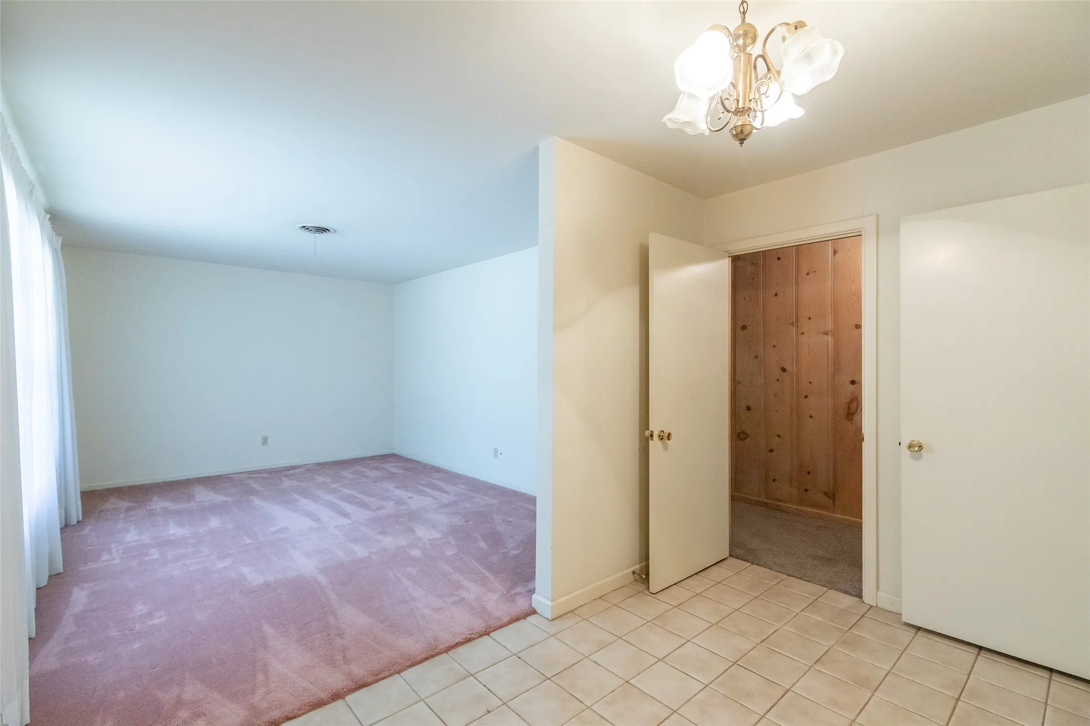 Single Family Residence For Sale in Taylor County , 2157 Ivanhoe Lane, Abilene, Texas 79605, 3 Bedroom, 2 Bathroom, 2 Garage spaces, 1,825 Sqft, built in 1957, mls#21357163, Real Estate Agent in Abilene, Homes For Sale in Taylor county, Homes For Sale in Abilene, Realtor in Abilene Texas, Real Estate Brokerage Independent Realty Texas, Luminita Cordes Realtor