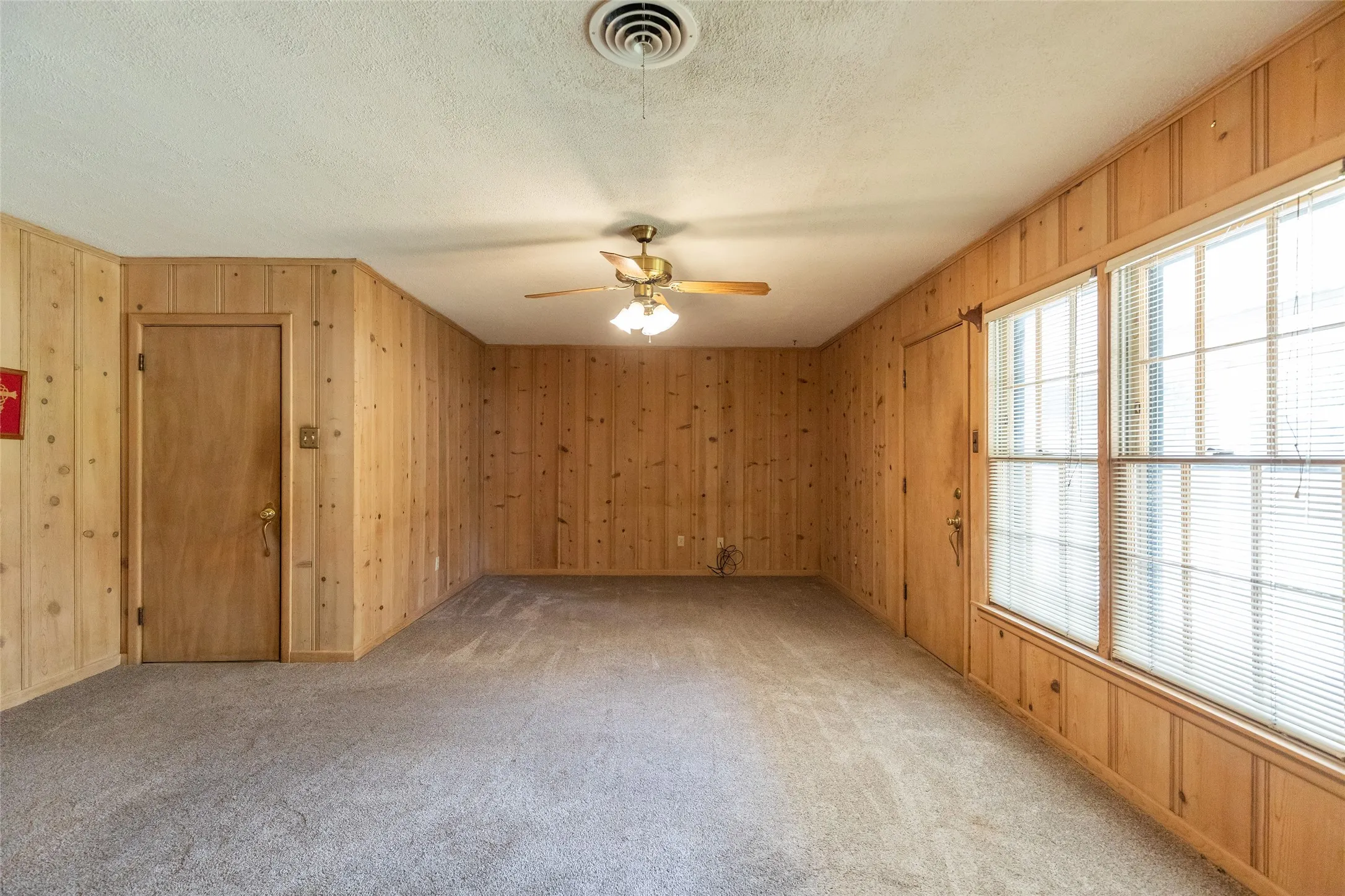 Single Family Residence For Sale in Taylor County , 2157 Ivanhoe Lane, Abilene, Texas 79605, 3 Bedroom, 2 Bathroom, 2 Garage spaces, 1,825 Sqft, built in 1957, mls#21357163, Real Estate Agent in Abilene, Homes For Sale in Taylor county, Homes For Sale in Abilene, Realtor in Abilene Texas, Real Estate Brokerage Independent Realty Texas, Luminita Cordes Realtor