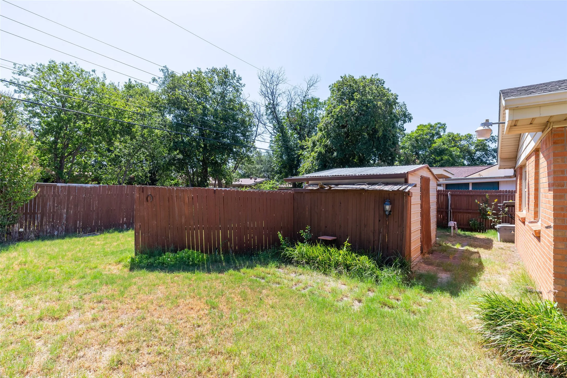 Single Family Residence For Sale in Taylor County , 2157 Ivanhoe Lane, Abilene, Texas 79605, 3 Bedroom, 2 Bathroom, 2 Garage spaces, 1,825 Sqft, built in 1957, mls#21357163, Real Estate Agent in Abilene, Homes For Sale in Taylor county, Homes For Sale in Abilene, Realtor in Abilene Texas, Real Estate Brokerage Independent Realty Texas, Luminita Cordes Realtor