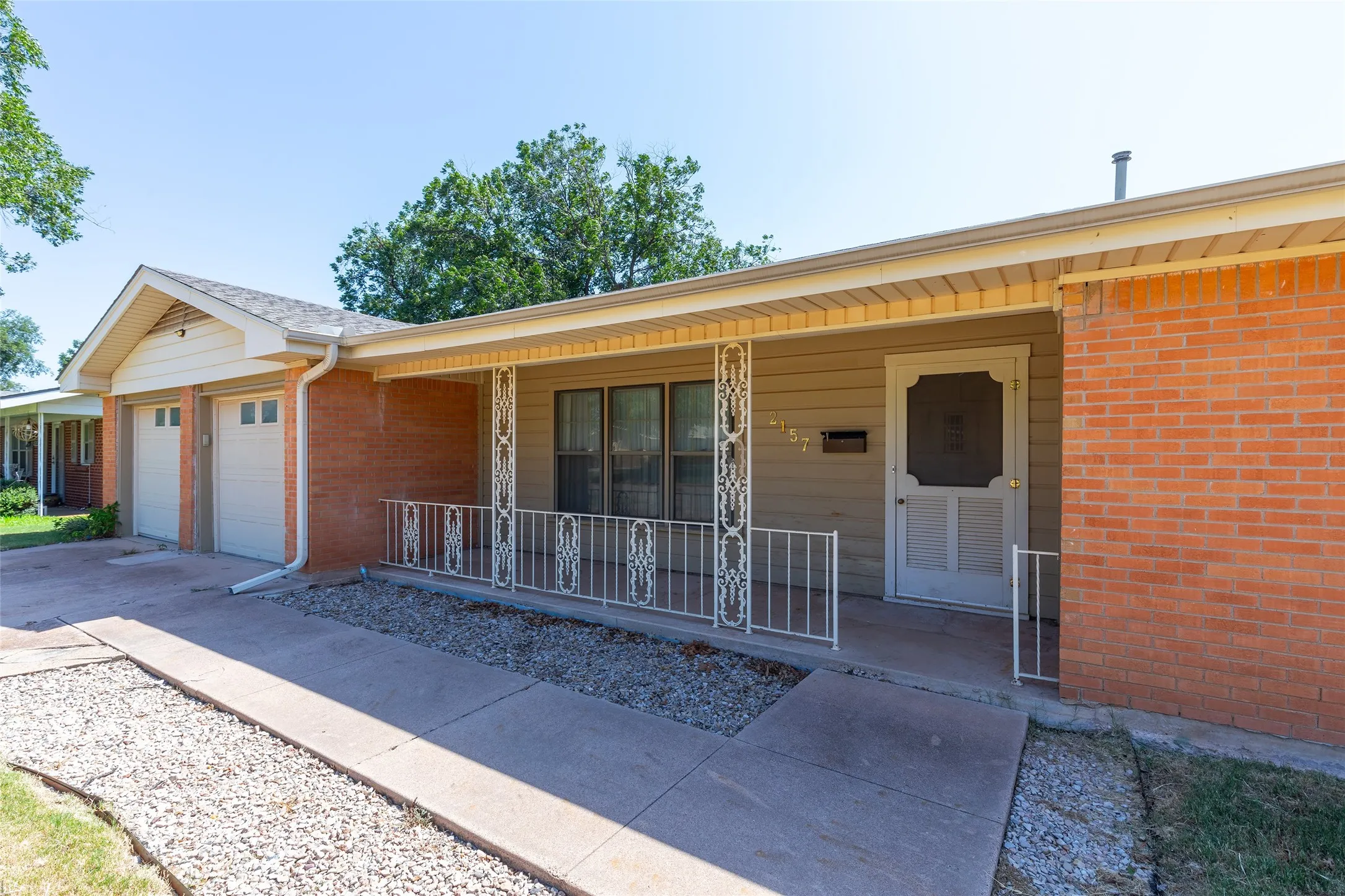 Single Family Residence For Sale in Taylor County , 2157 Ivanhoe Lane, Abilene, Texas 79605, 3 Bedroom, 2 Bathroom, 2 Garage spaces, 1,825 Sqft, built in 1957, mls#21357163, Real Estate Agent in Abilene, Homes For Sale in Taylor county, Homes For Sale in Abilene, Realtor in Abilene Texas, Real Estate Brokerage Independent Realty Texas, Luminita Cordes Realtor