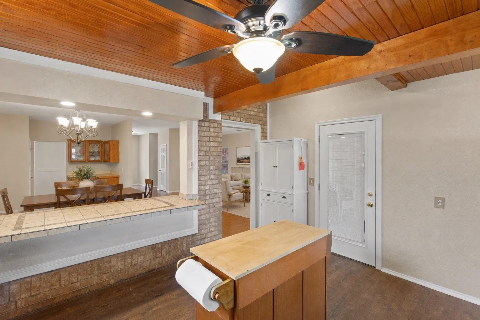 Single Family Residence For Sale in Tarrant County , 9224 Nathan Drive, White Settlement, Texas 76108, 4 Bedroom, 3 Bathroom, 2 Garage spaces, 2,308 Sqft, built in 2004, mls#21349076, Real Estate Agent in White Settlement, Homes For Sale in Tarrant county, Homes For Sale in White Settlement, Realtor in White Settlement Texas, Real Estate Brokerage Independent Realty Texas, Luminita Cordes Realtor